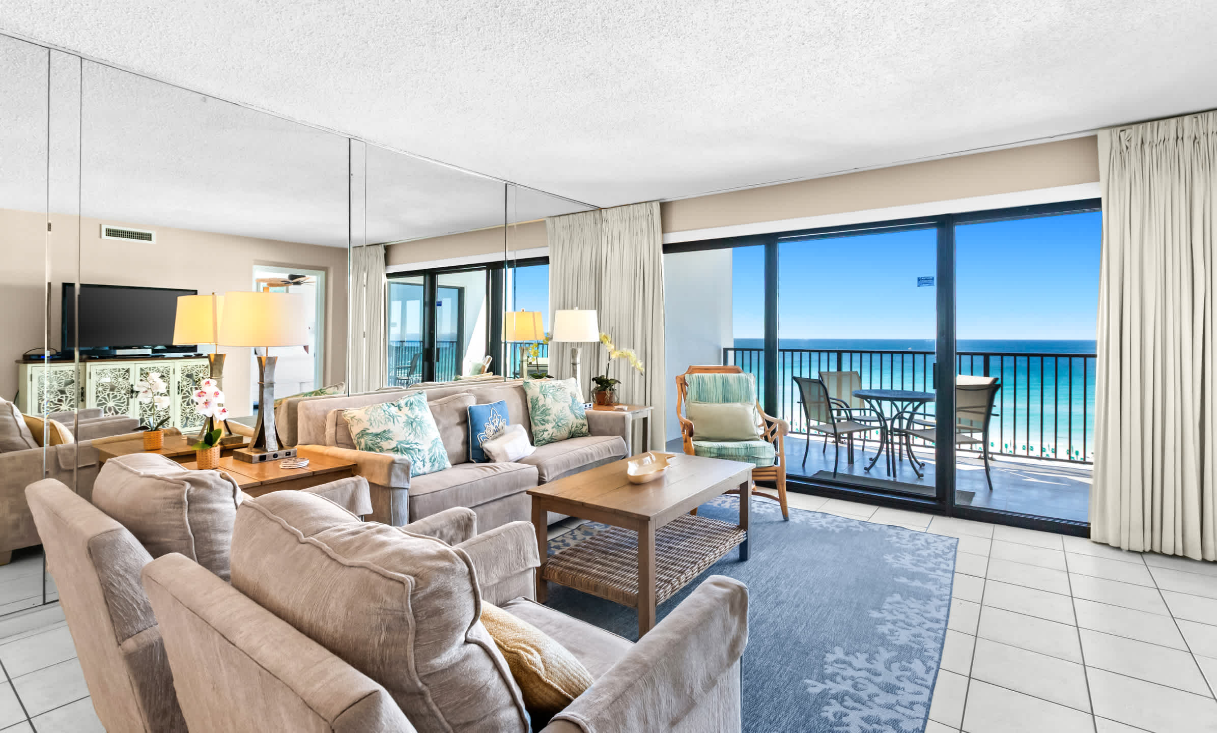 Emerald Towers 0605 Gulf front condo with private balcony and beach access in Destin 9