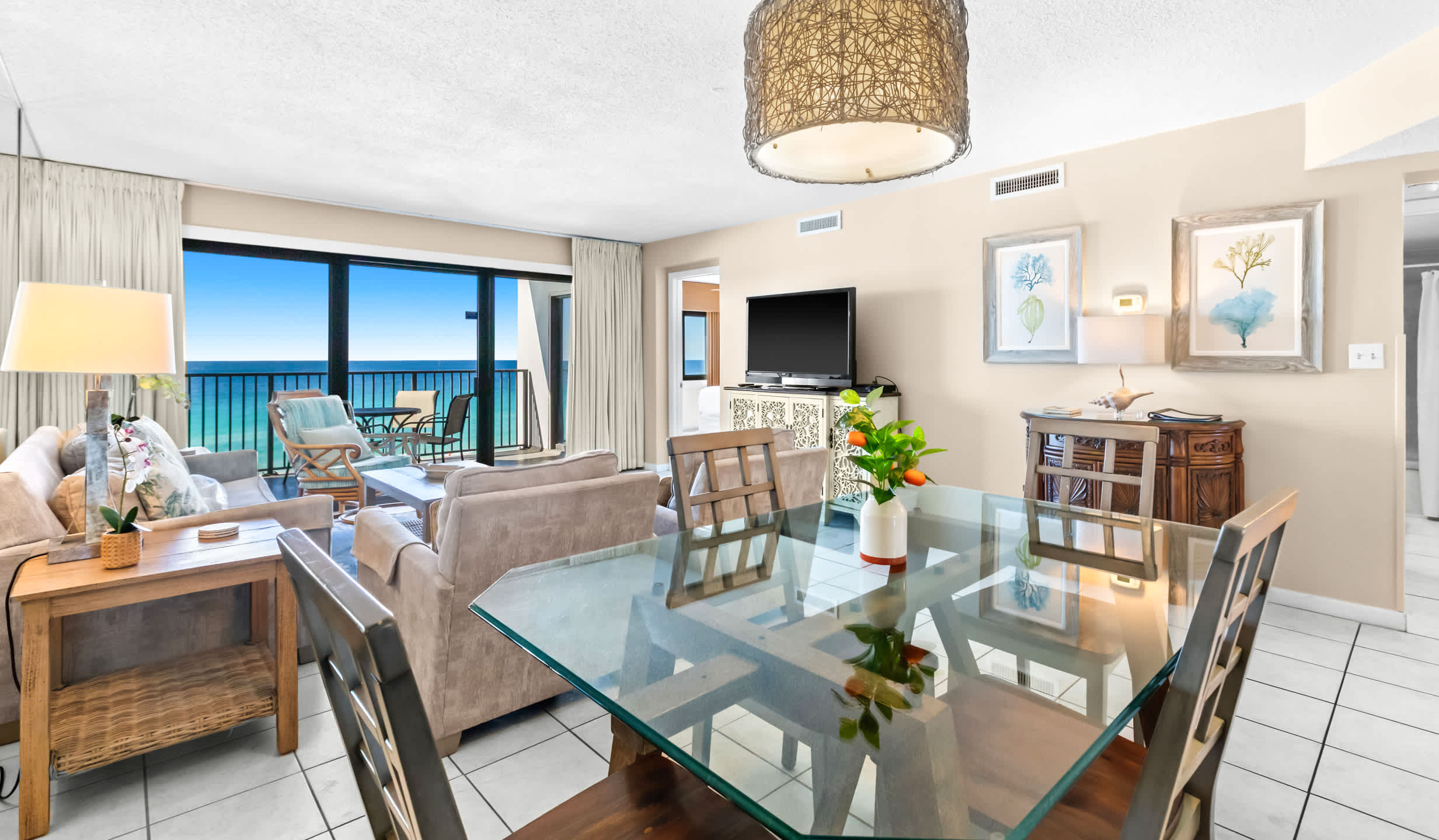 Emerald Towers 0605 Gulf front condo with private balcony and beach access in Destin 8