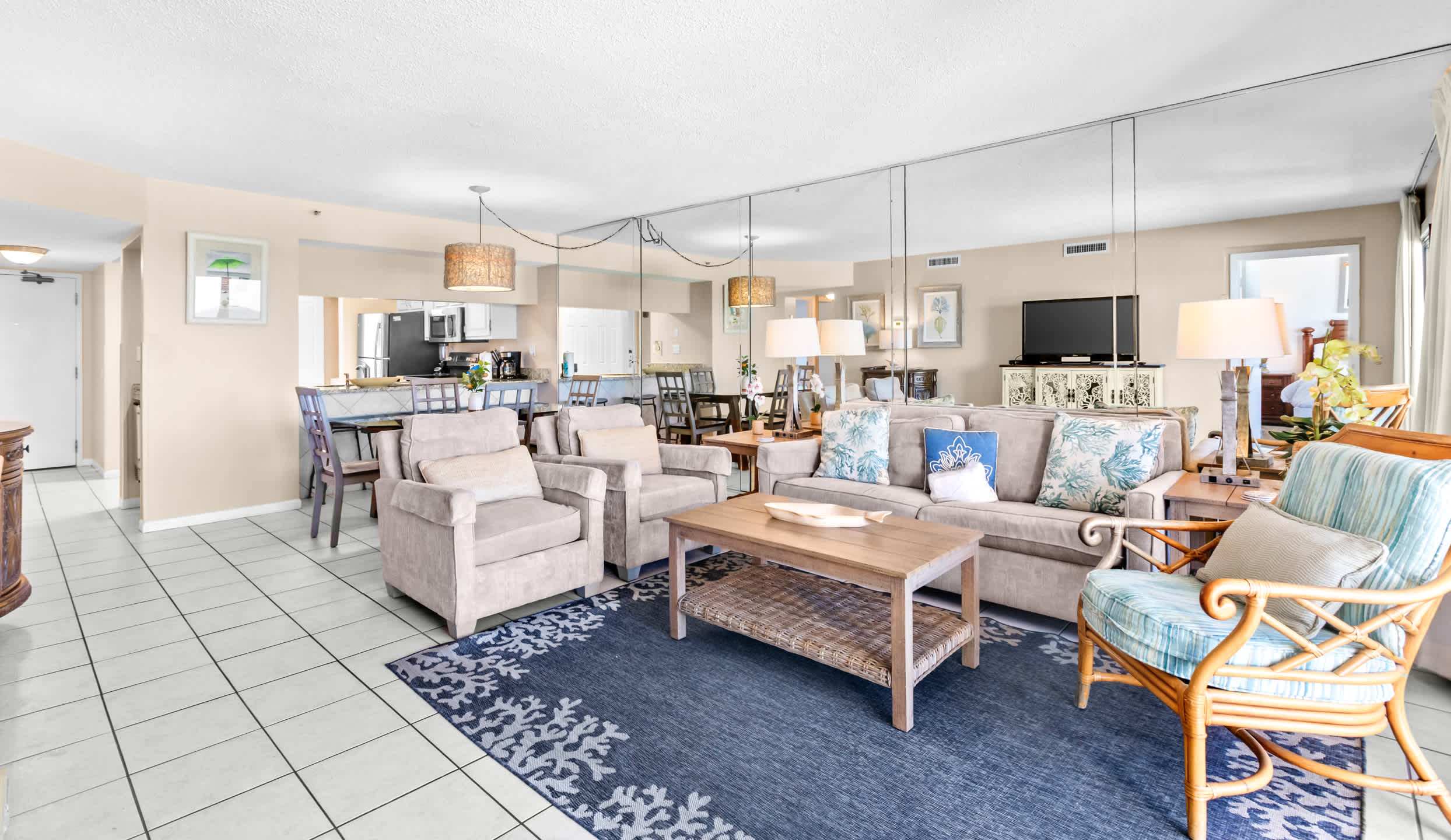 Emerald Towers 0605 Gulf front condo with private balcony and beach access in Destin 12