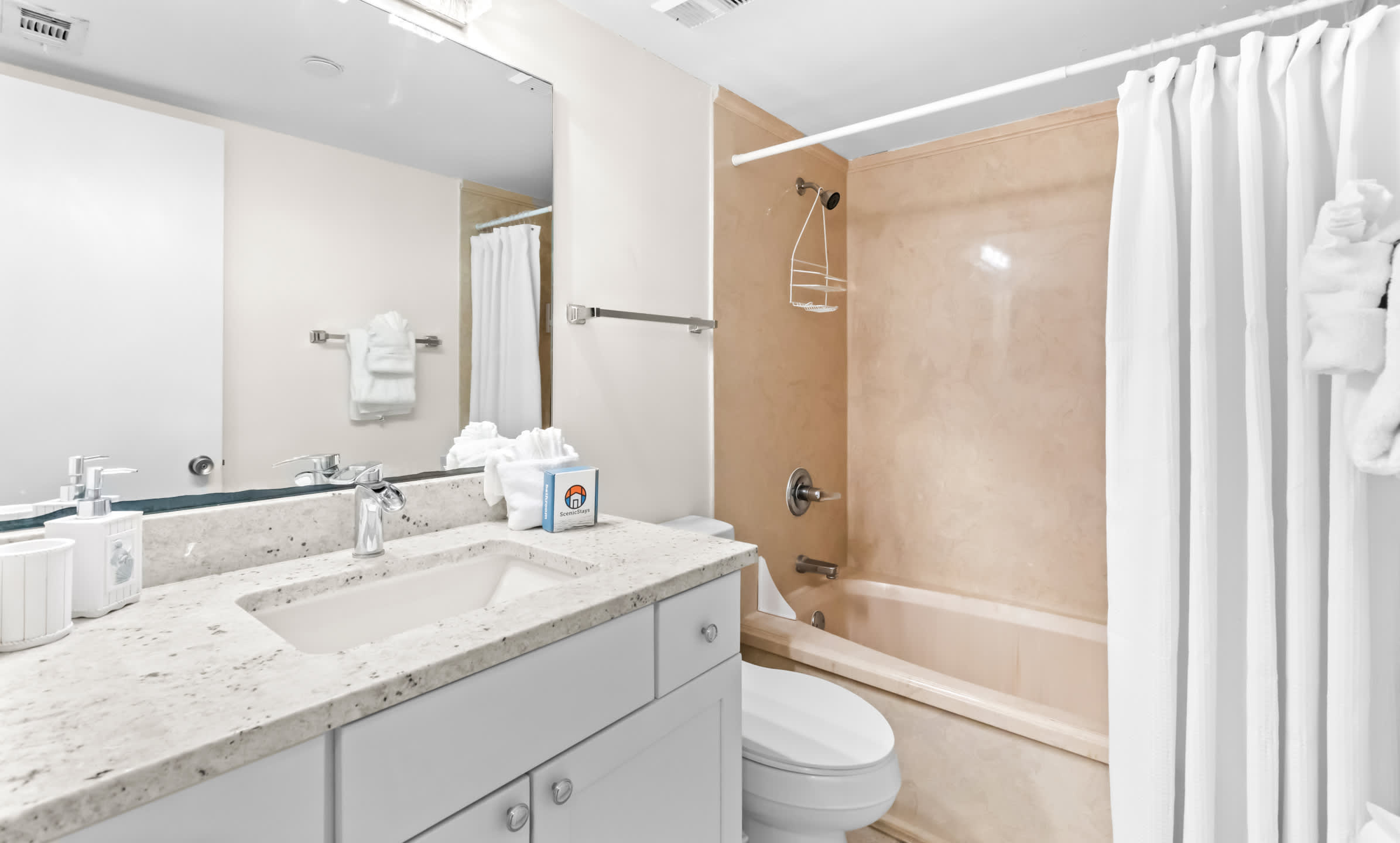 Emerald Towers 0605 Gulf front condo with private balcony and beach access in Destin 15