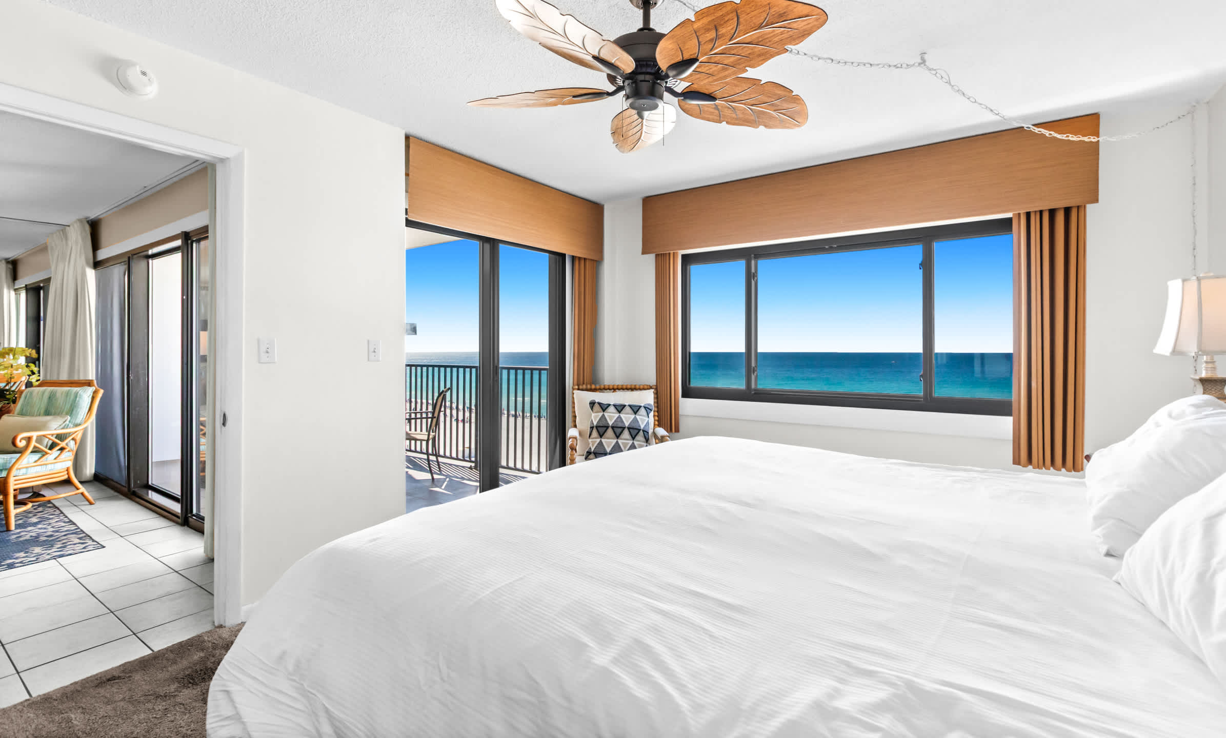 Emerald Towers 0605 Gulf front condo with private balcony and beach access in Destin 19