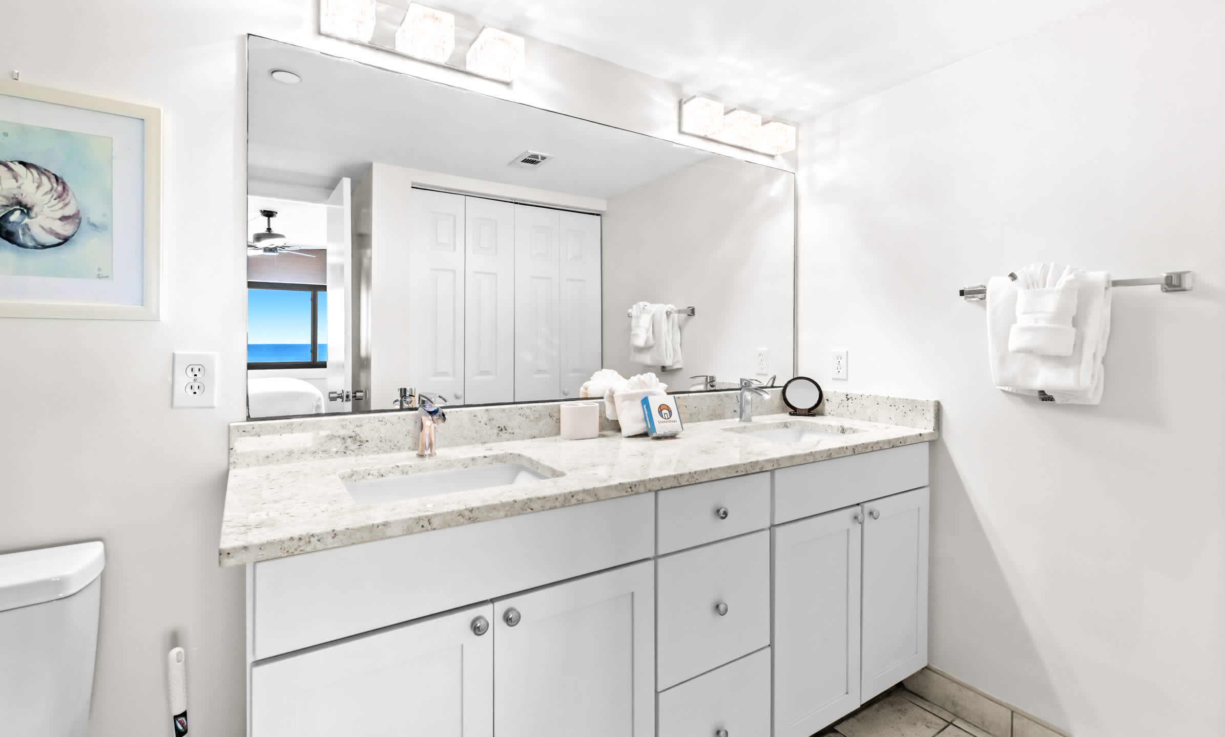 Emerald Towers 0605 Gulf front condo with private balcony and beach access in Destin 21