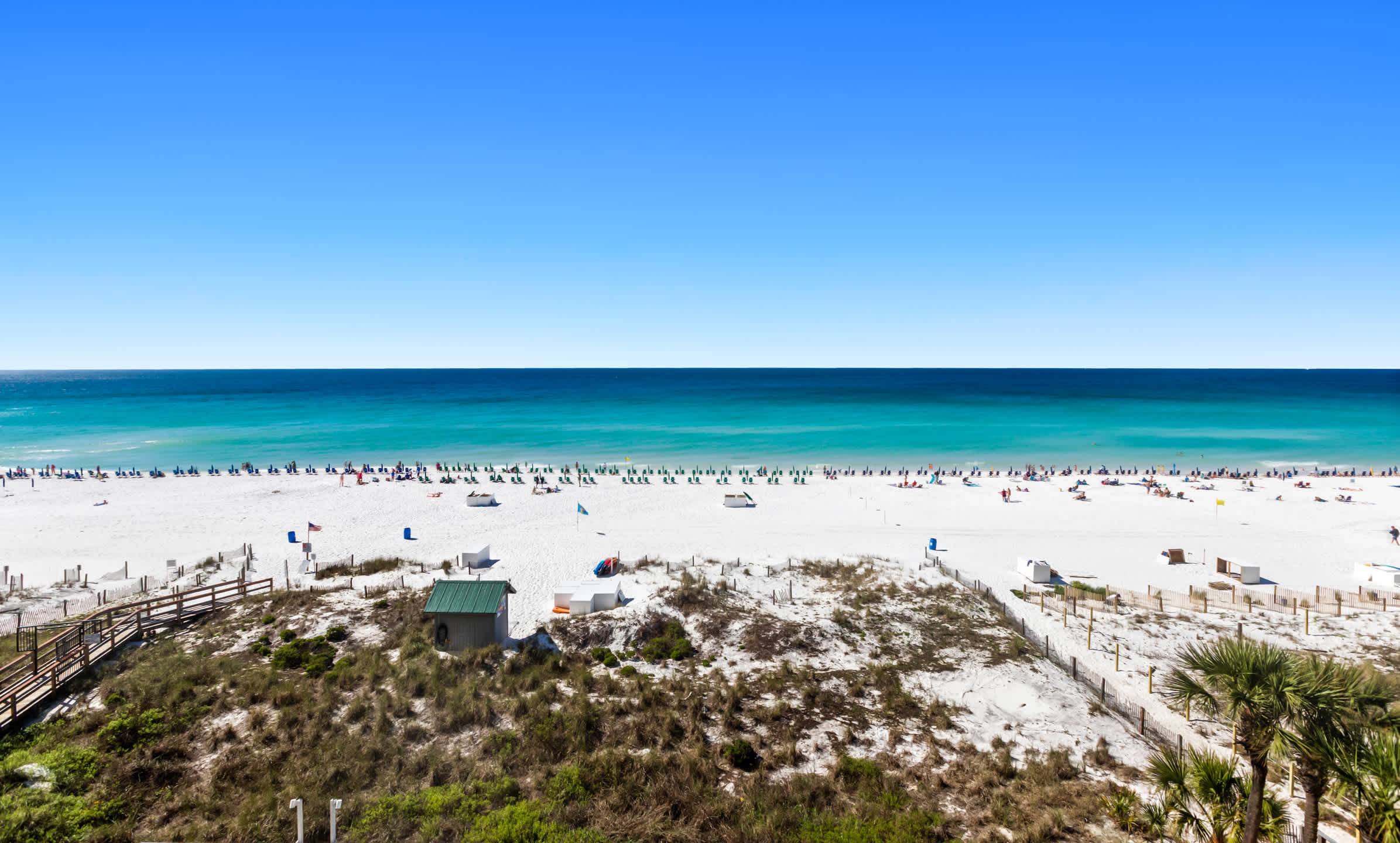 Emerald Towers 0605 Gulf front condo with private balcony and beach access in Destin 23