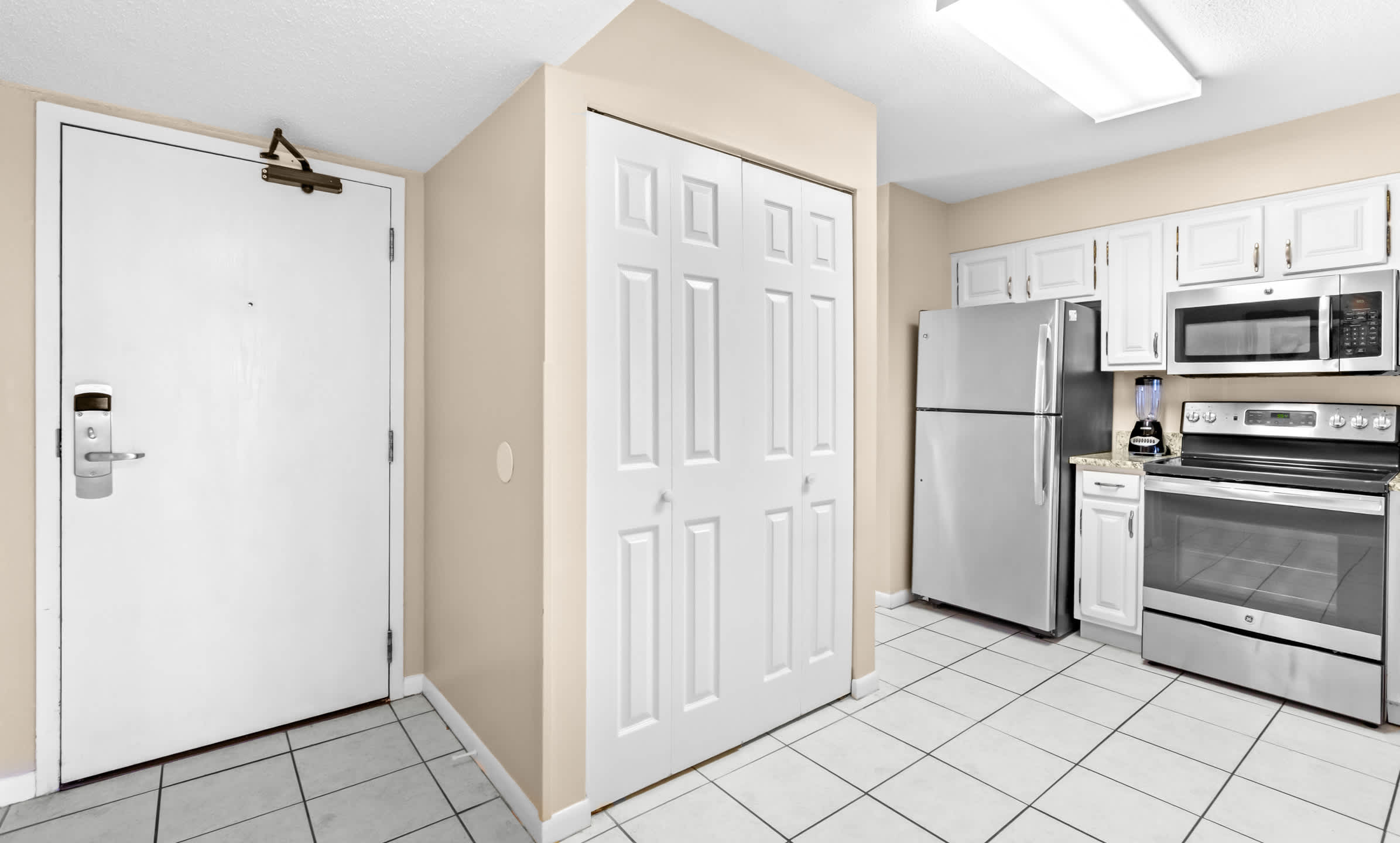 Emerald Towers 0605 Gulf front condo with private balcony and beach access in Destin 24