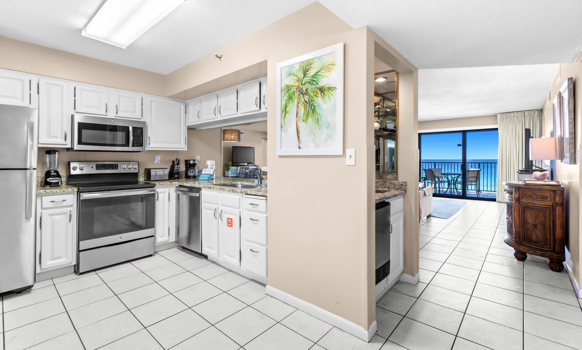 Emerald Towers 0605 Gulf front condo with private balcony and beach access in Destin 25