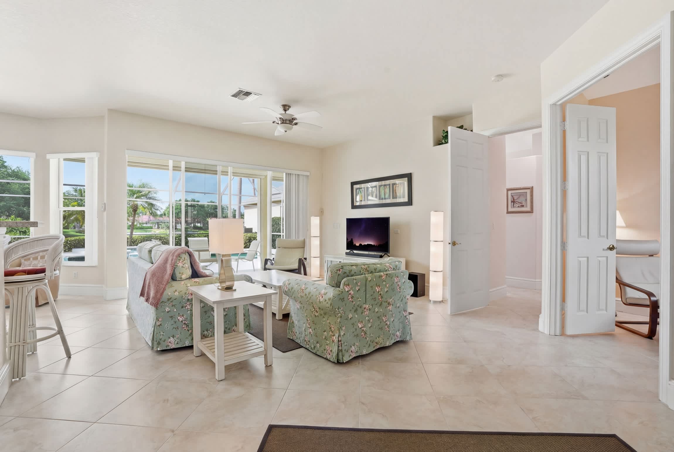 Naples Vineyards Living Private Pool Spa | Photo 7