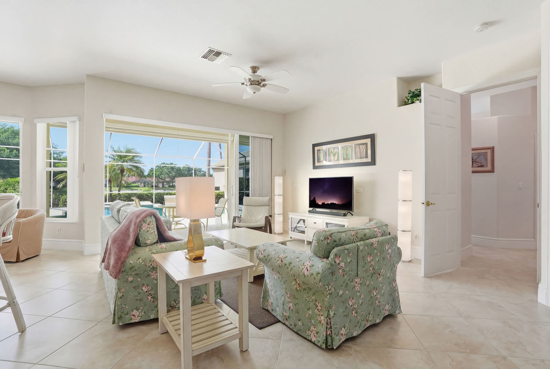 Naples Vineyards Living Private Pool Spa | Photo 9