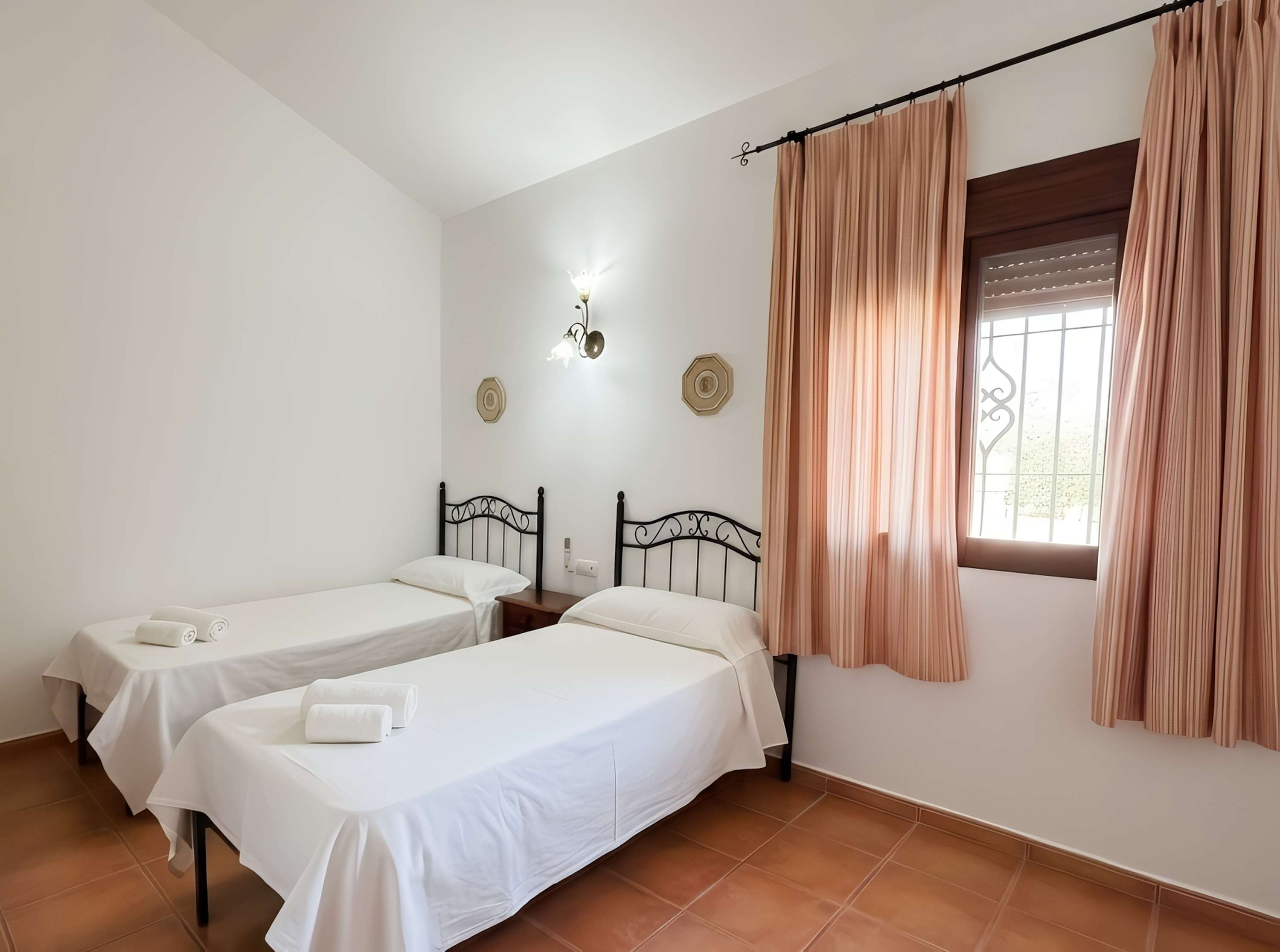 Chalet con piscina privada grupos de 6 personas - image 18