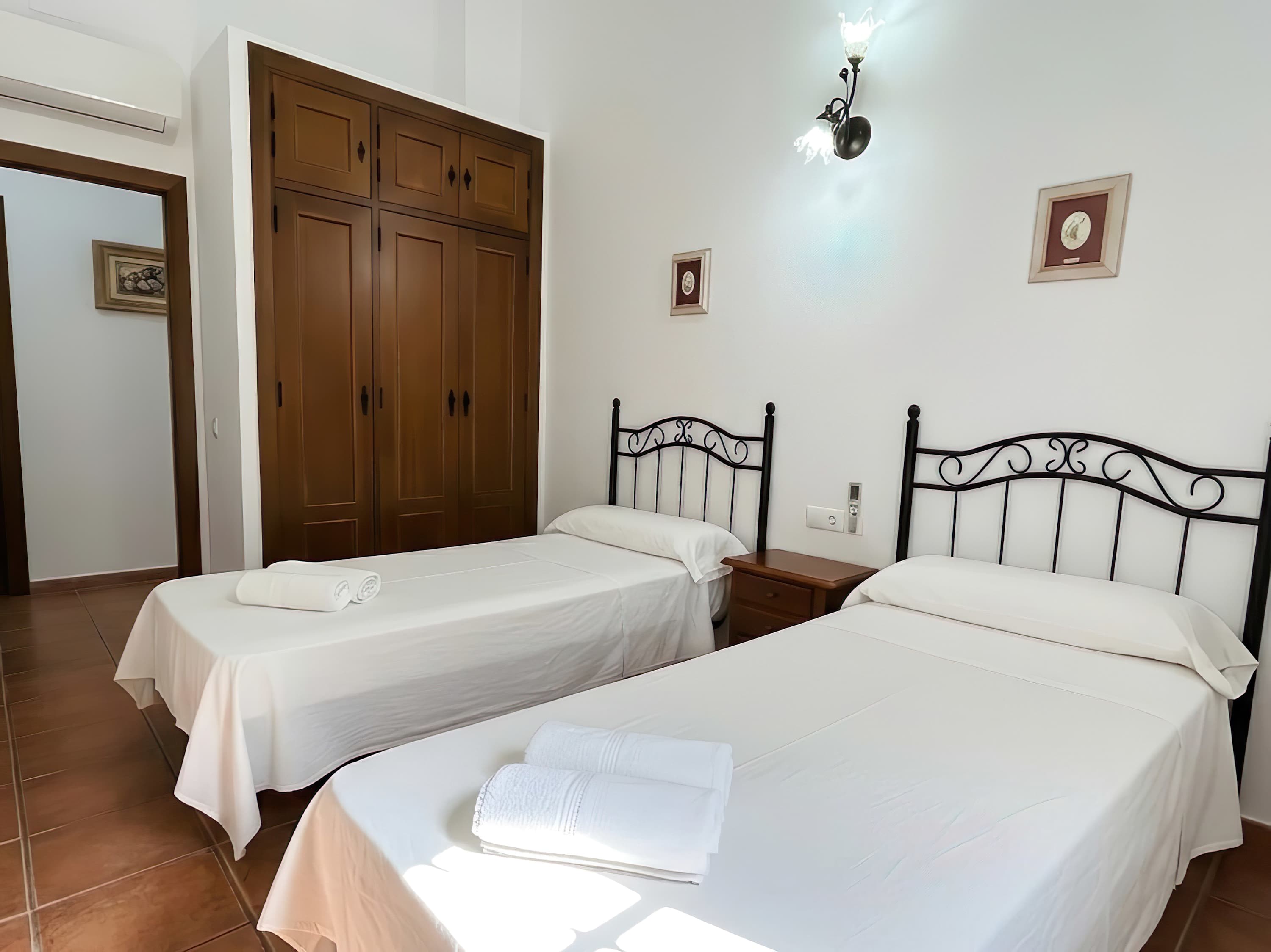 Chalet con piscina privada grupos de 6 personas - image 20