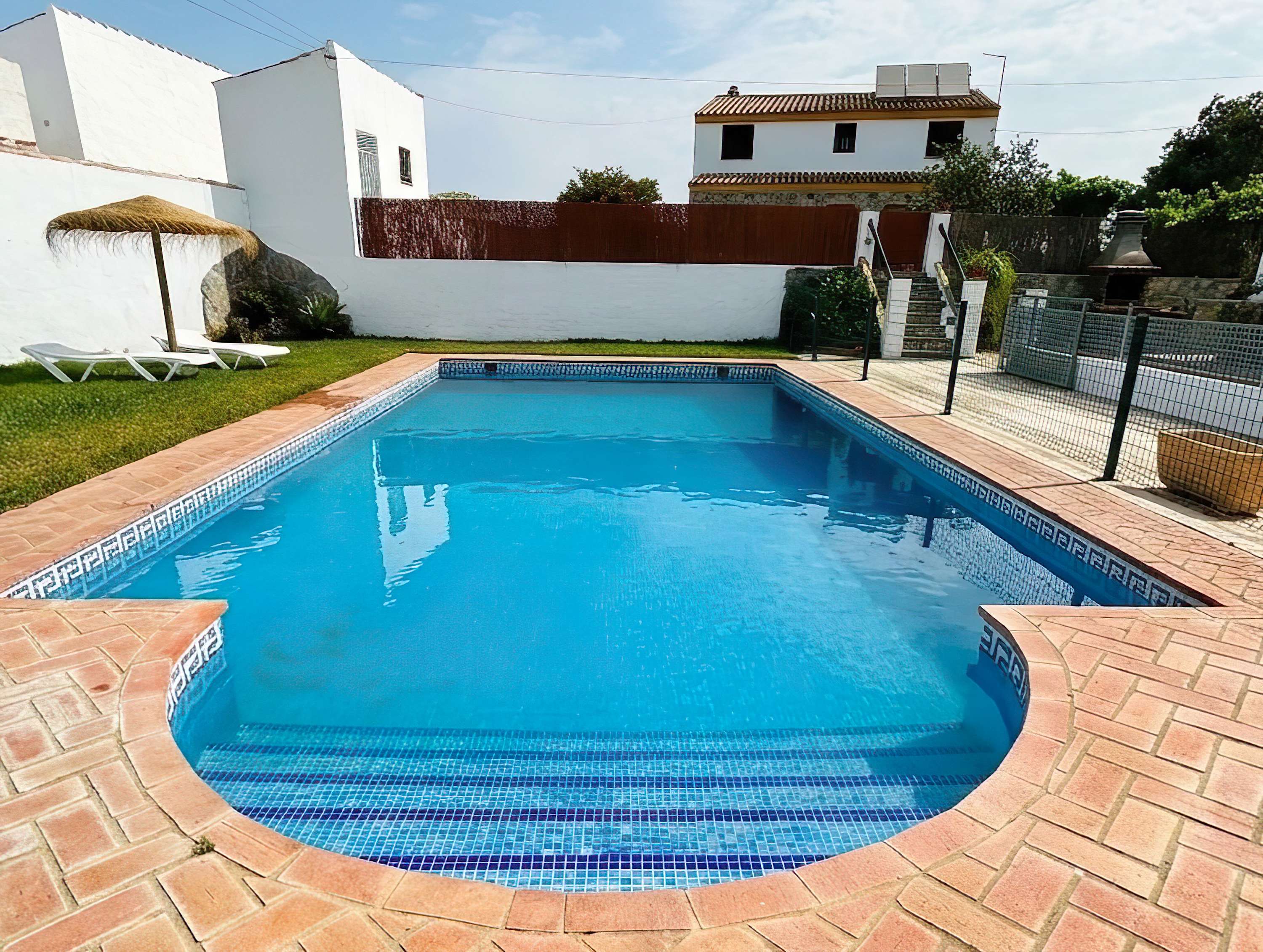 Chalet con piscina privada grupos de 6 personas - image 2