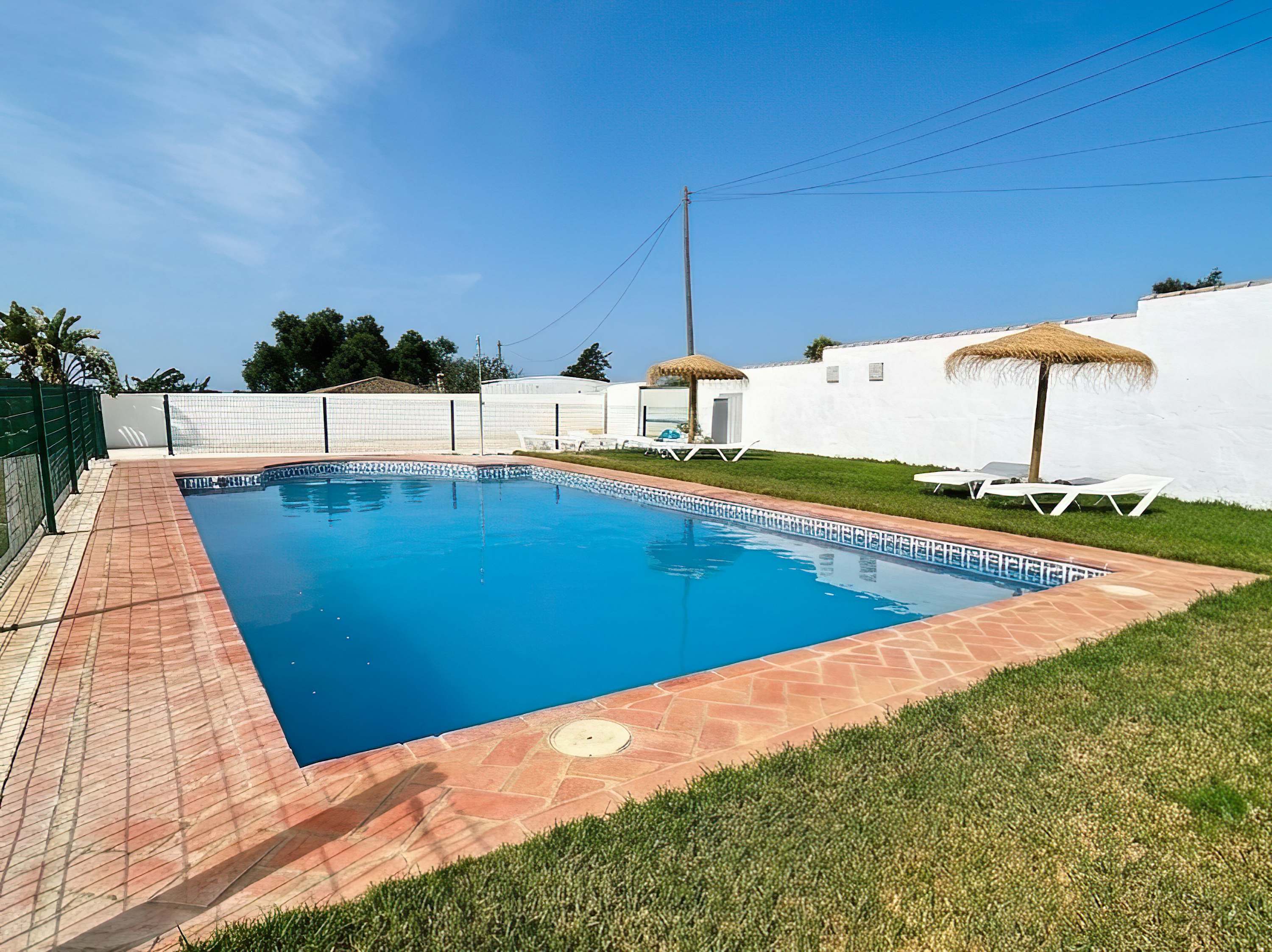 Chalet con piscina privada grupos de 6 personas - image 3