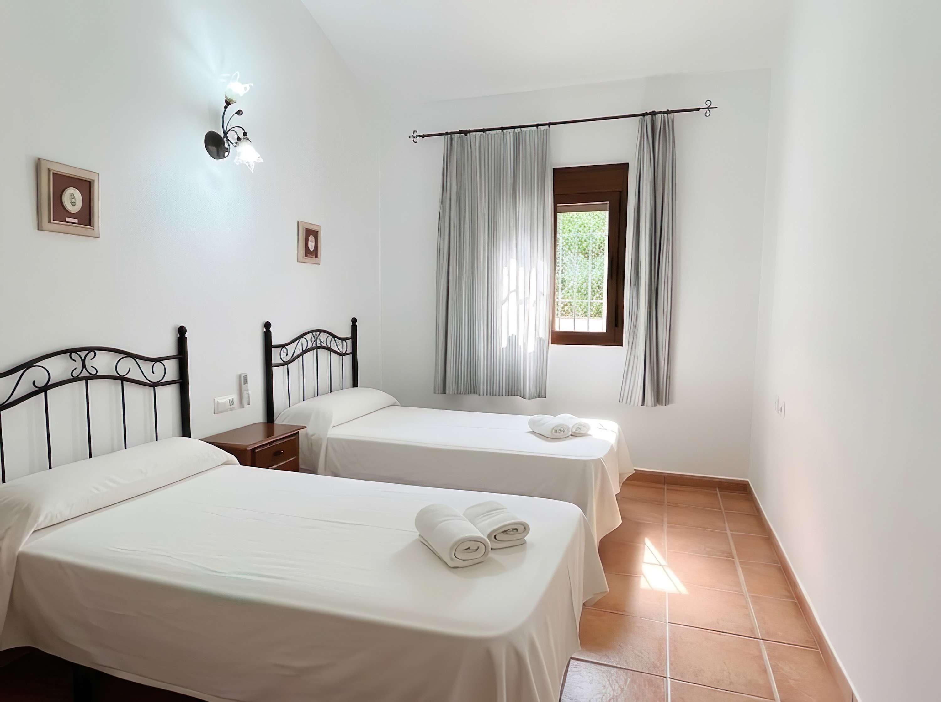 Chalet con piscina privada grupos de 6 personas - image 22