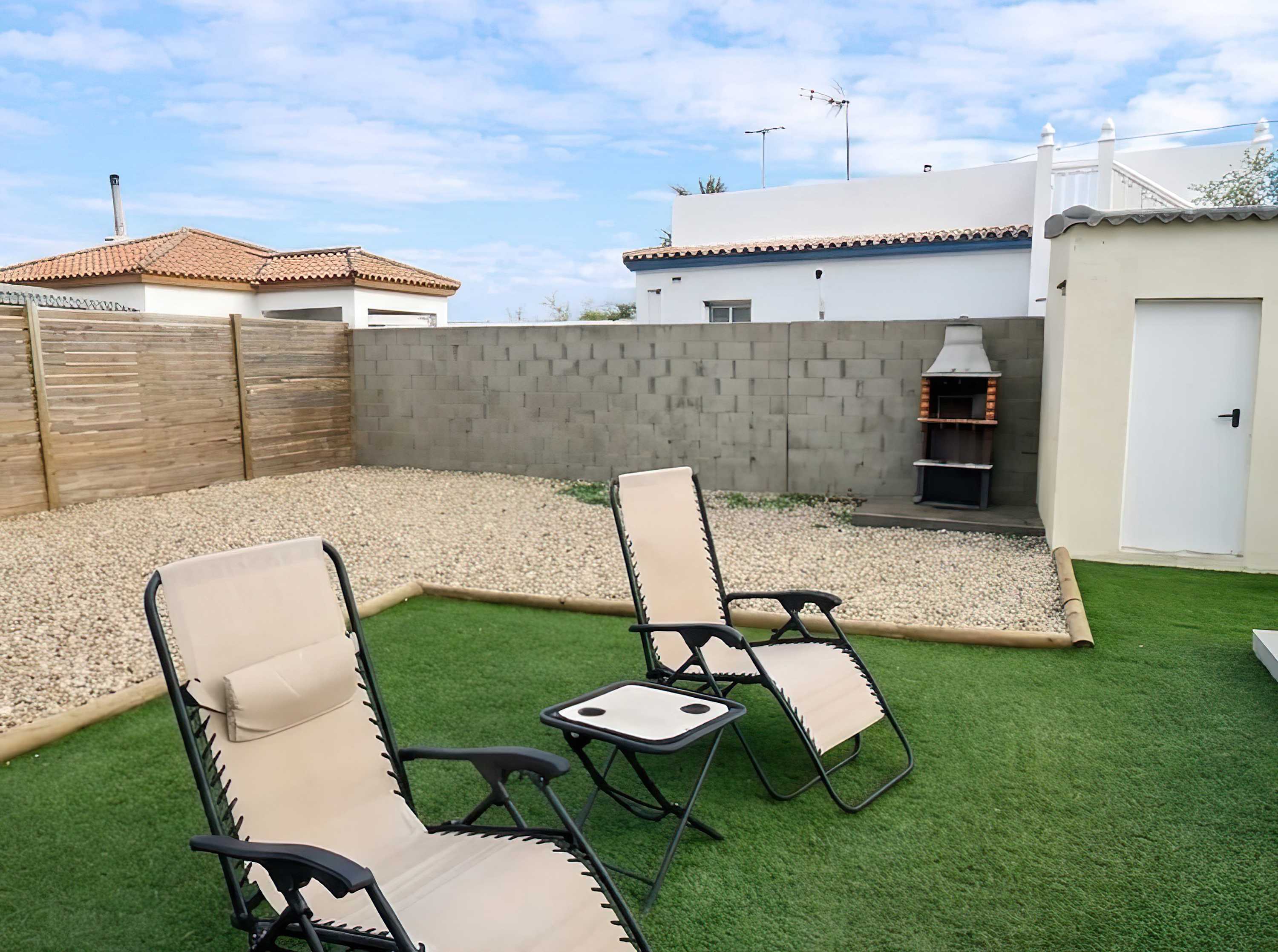 Alojamiento en Conil a 5 min del mar, con WiFi y terraza con piscina - image 2