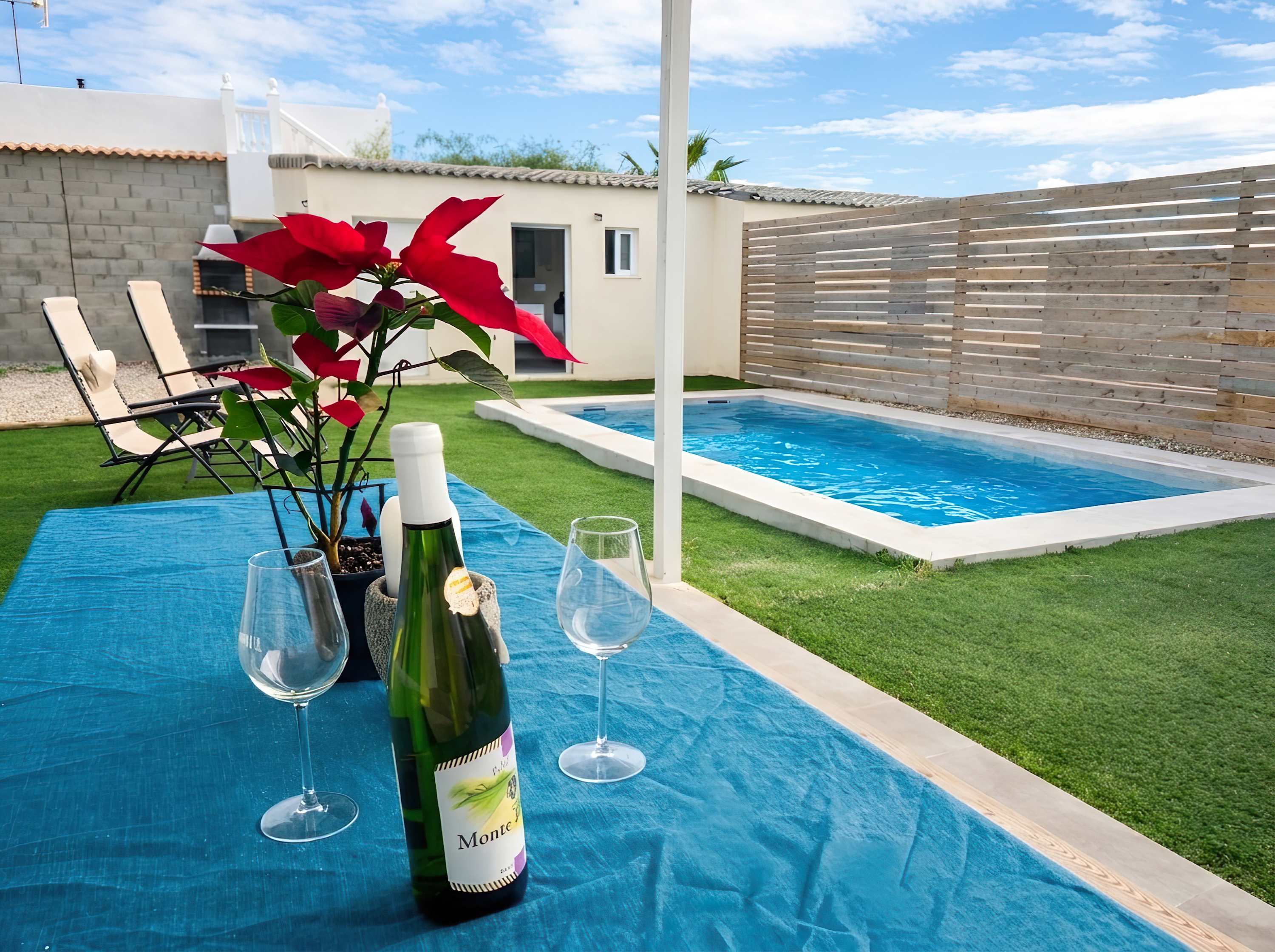 Alojamiento en Conil a 5 min del mar, con WiFi y terraza con piscina - image 1