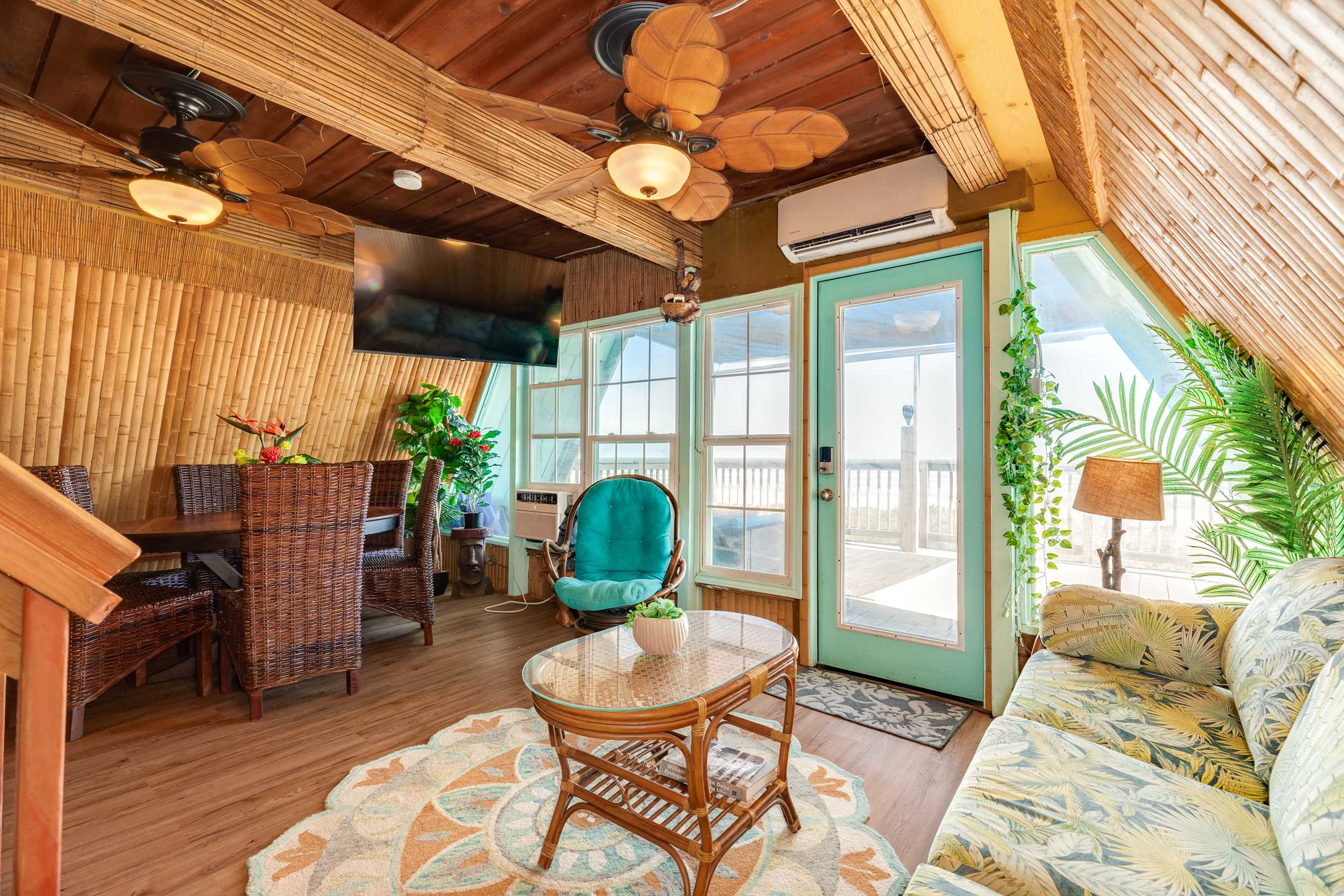 The Polynesian A Frame Beach Hut Gulf Front Row 4