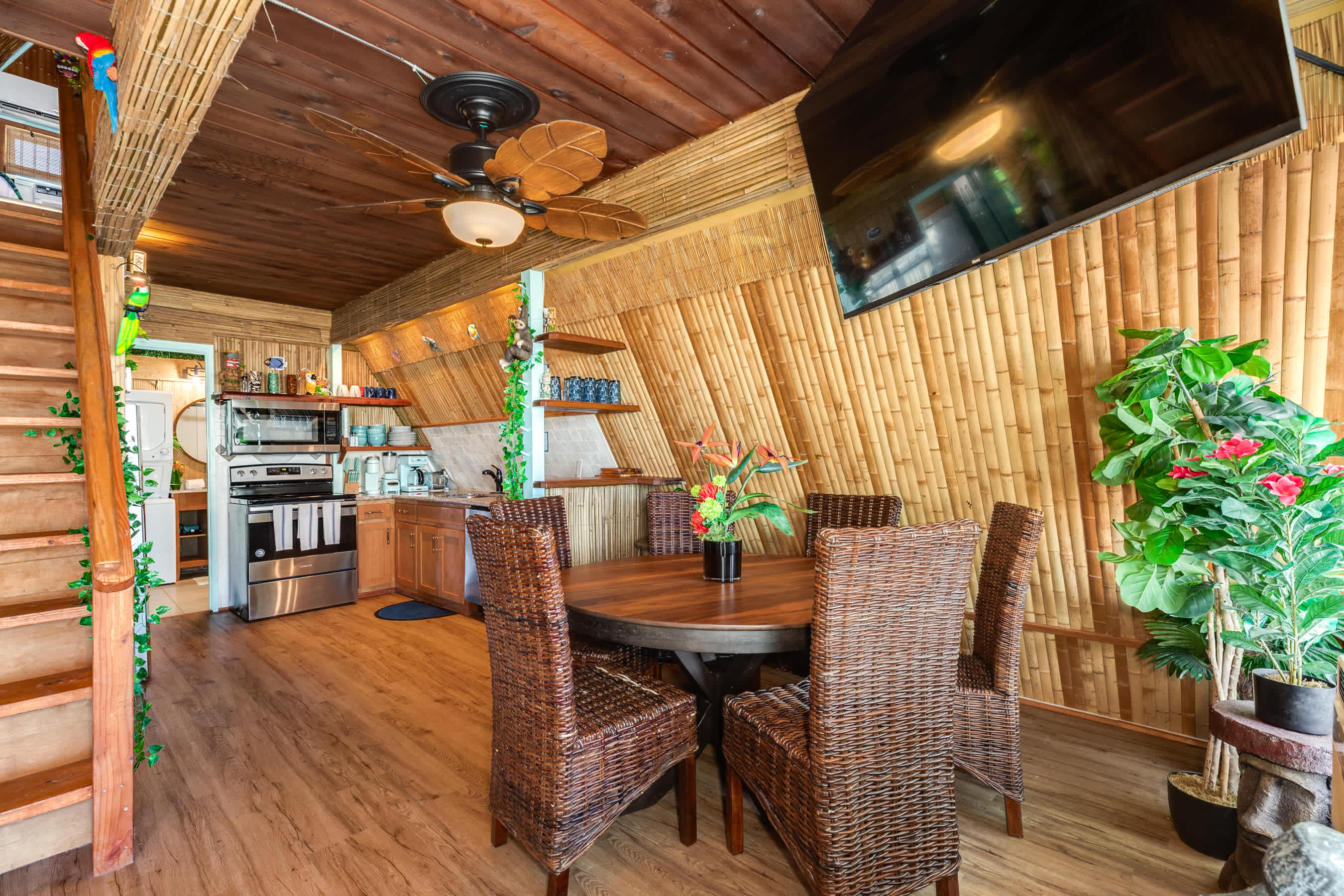 The Polynesian A Frame Beach Hut Gulf Front Row 5