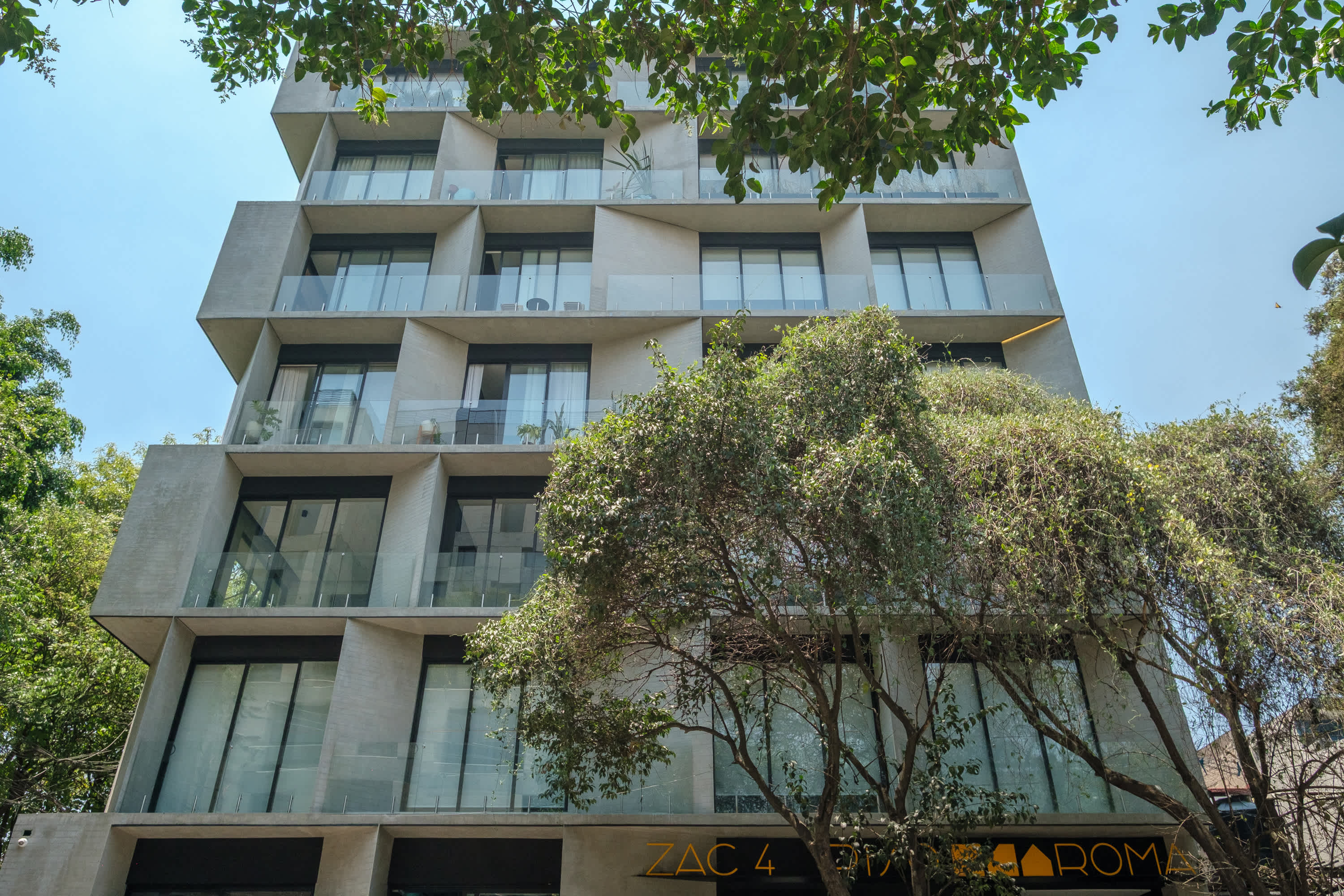 Exclusive Stay for Soccer Fans | Rooftop & Balcony 6