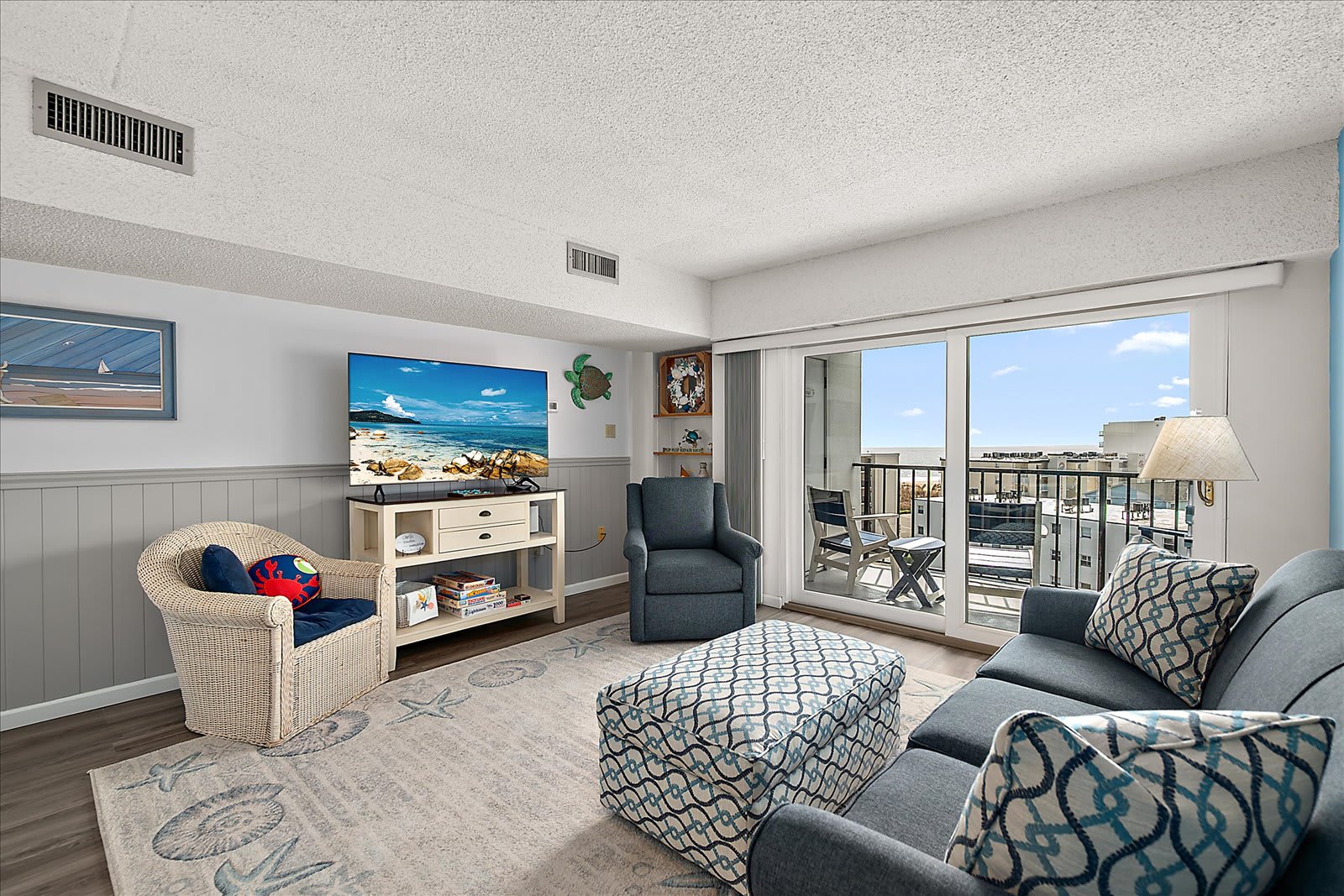 Oceanside Condo with a Pool in North Ocean City