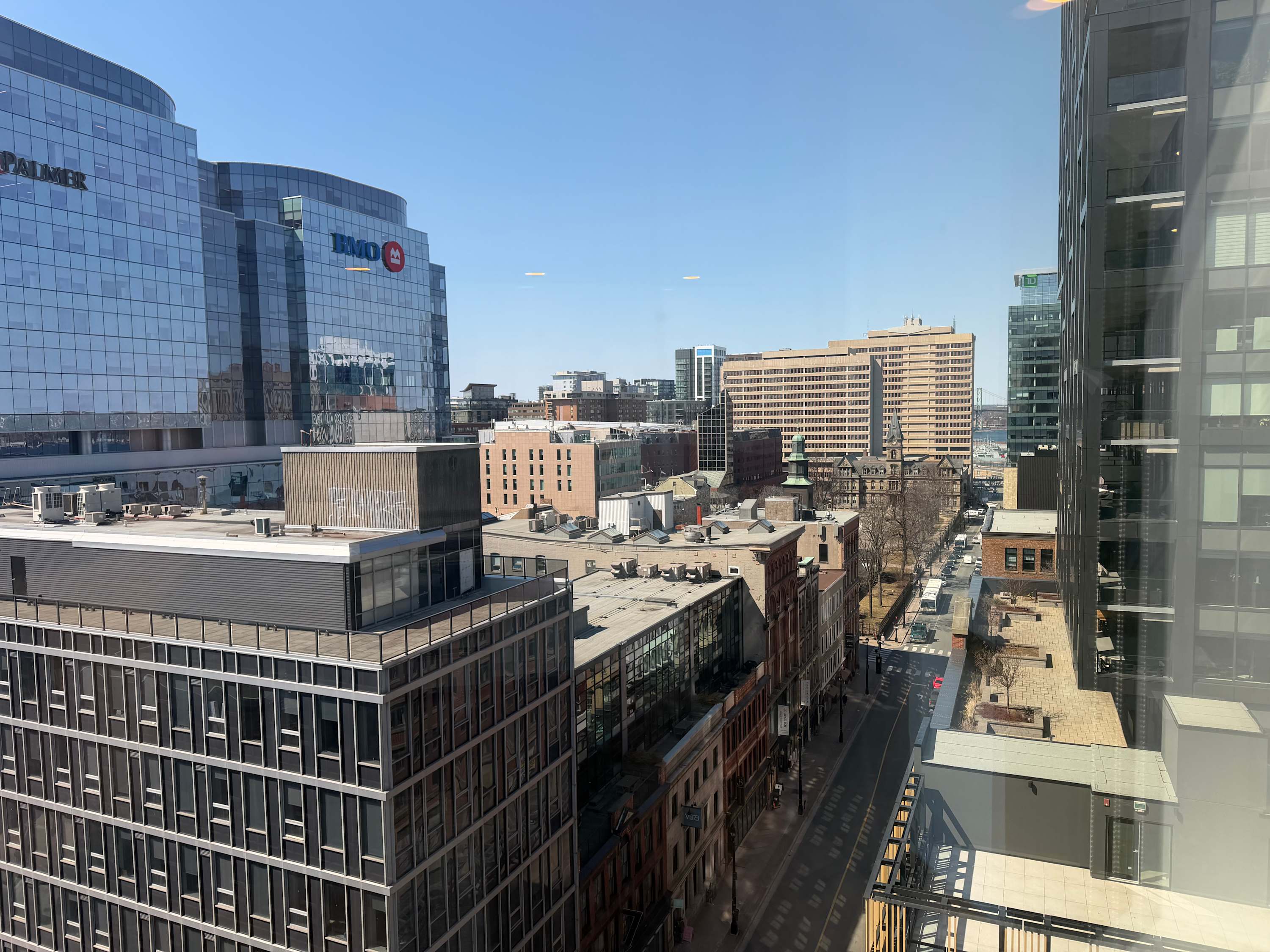 2 BR and 2 Bath downtown with panoramic view of city!