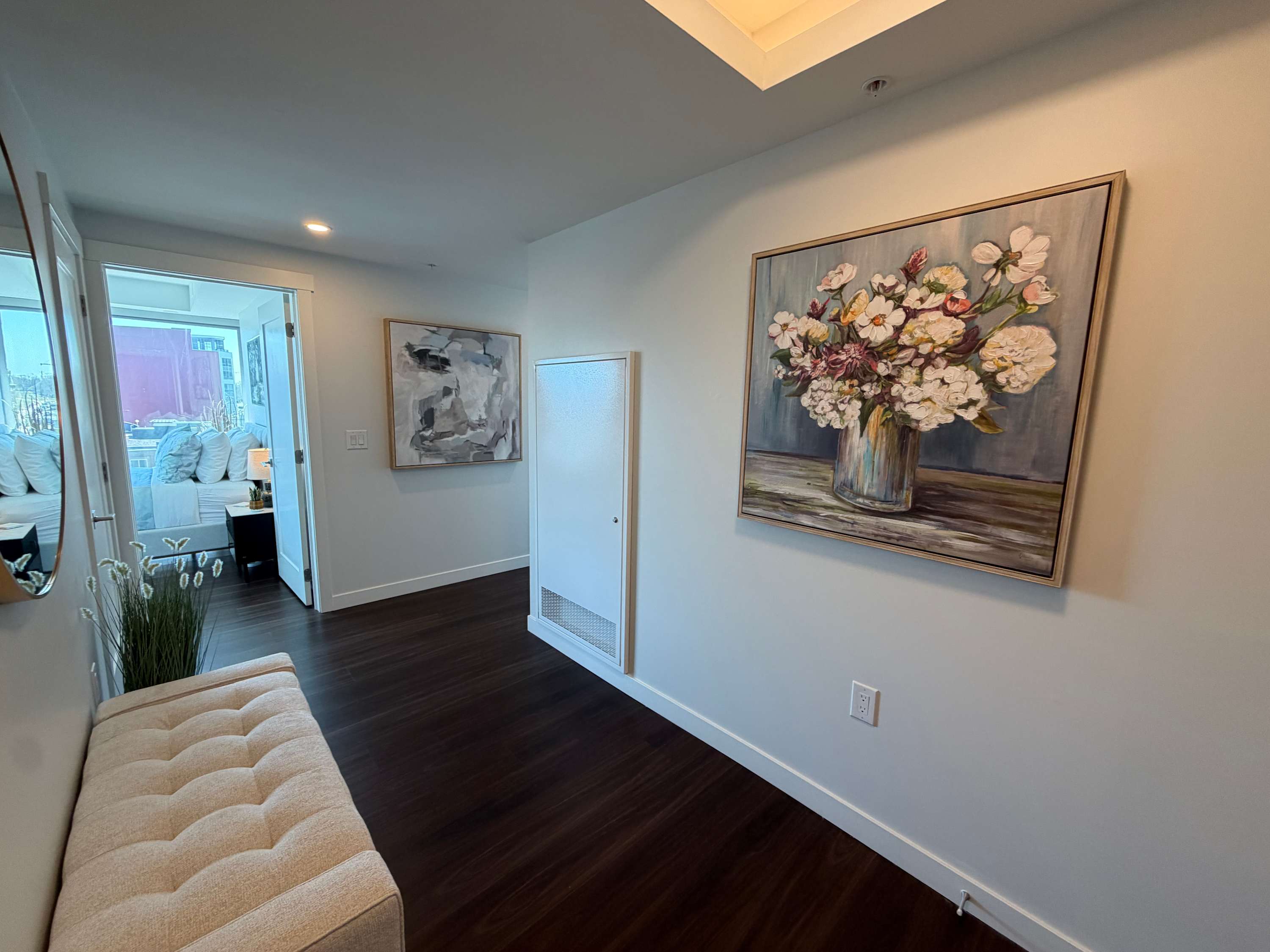 2 BR and 2 Bath downtown with panoramic view of city!