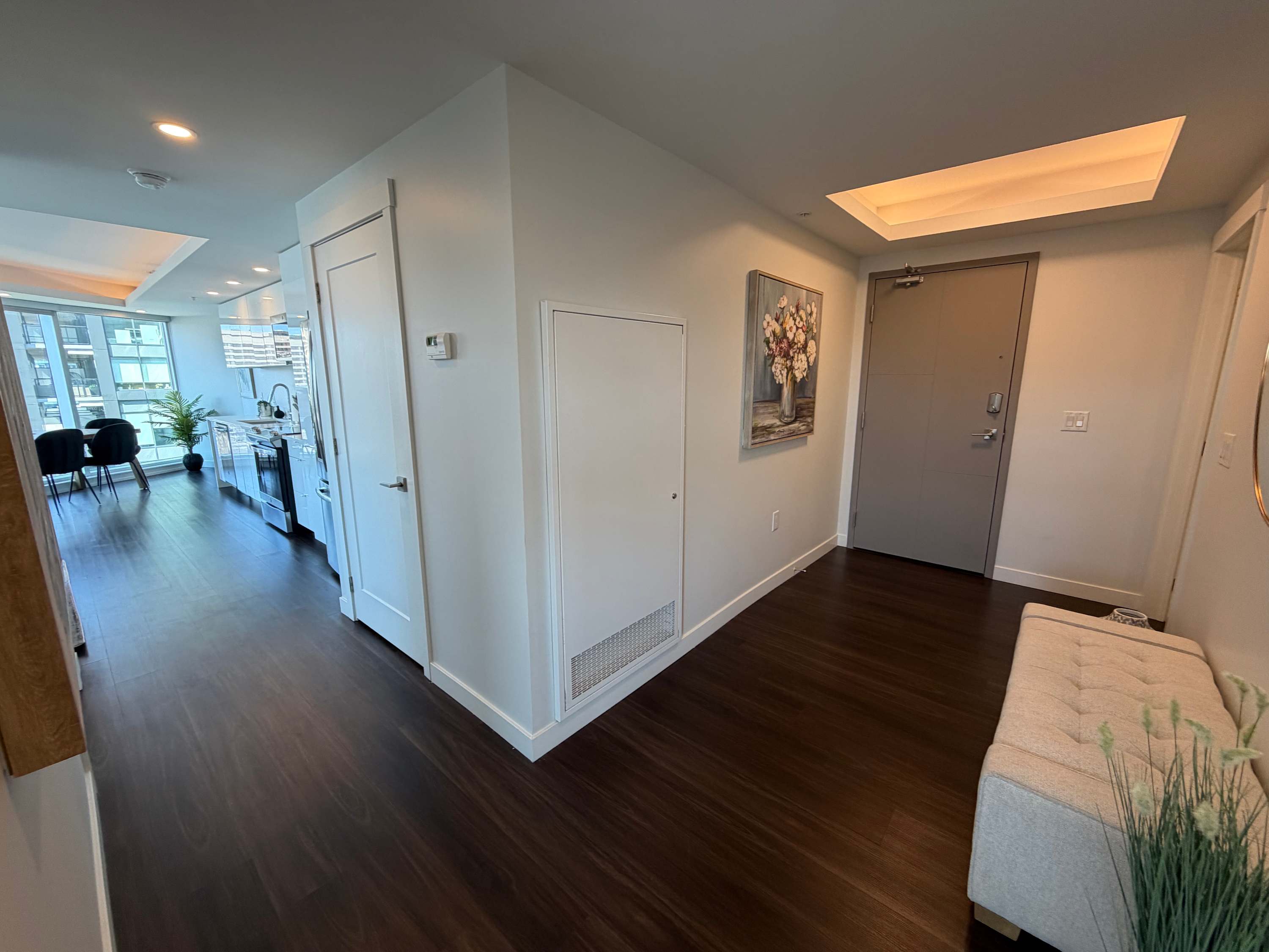 2 BR and 2 Bath downtown with panoramic view of city!