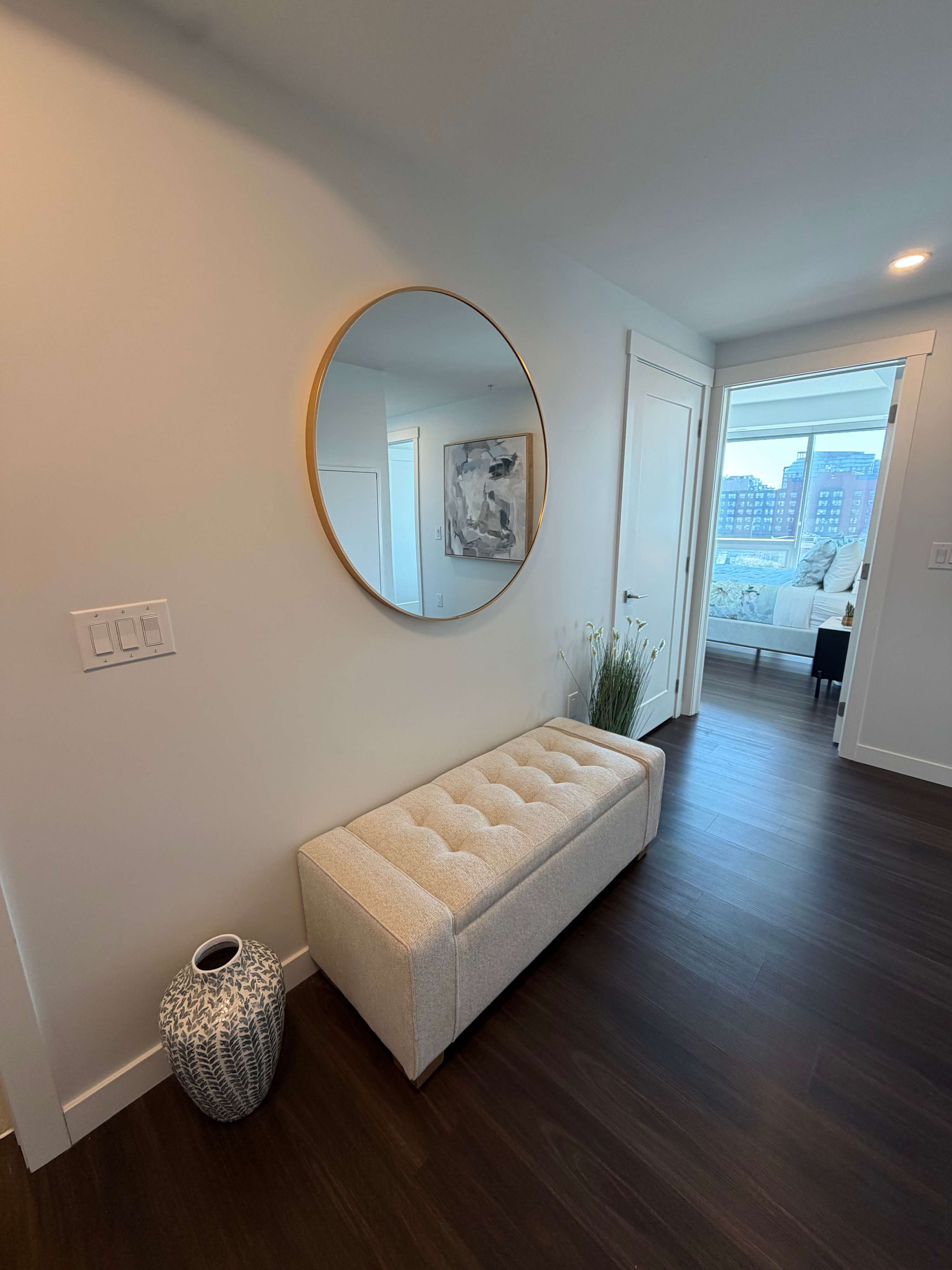 2 BR and 2 Bath downtown with panoramic view of city!