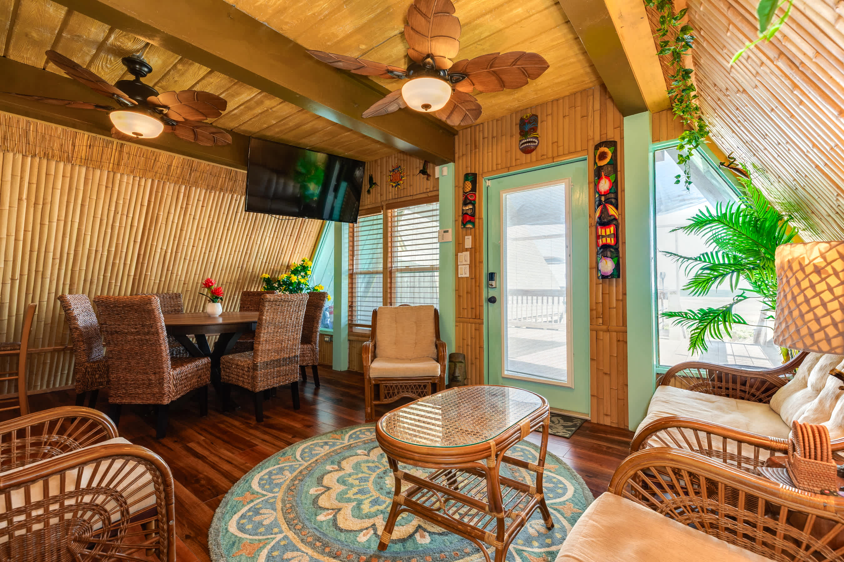 The Tiki Hut Polynesian A Frames at the Beach 8