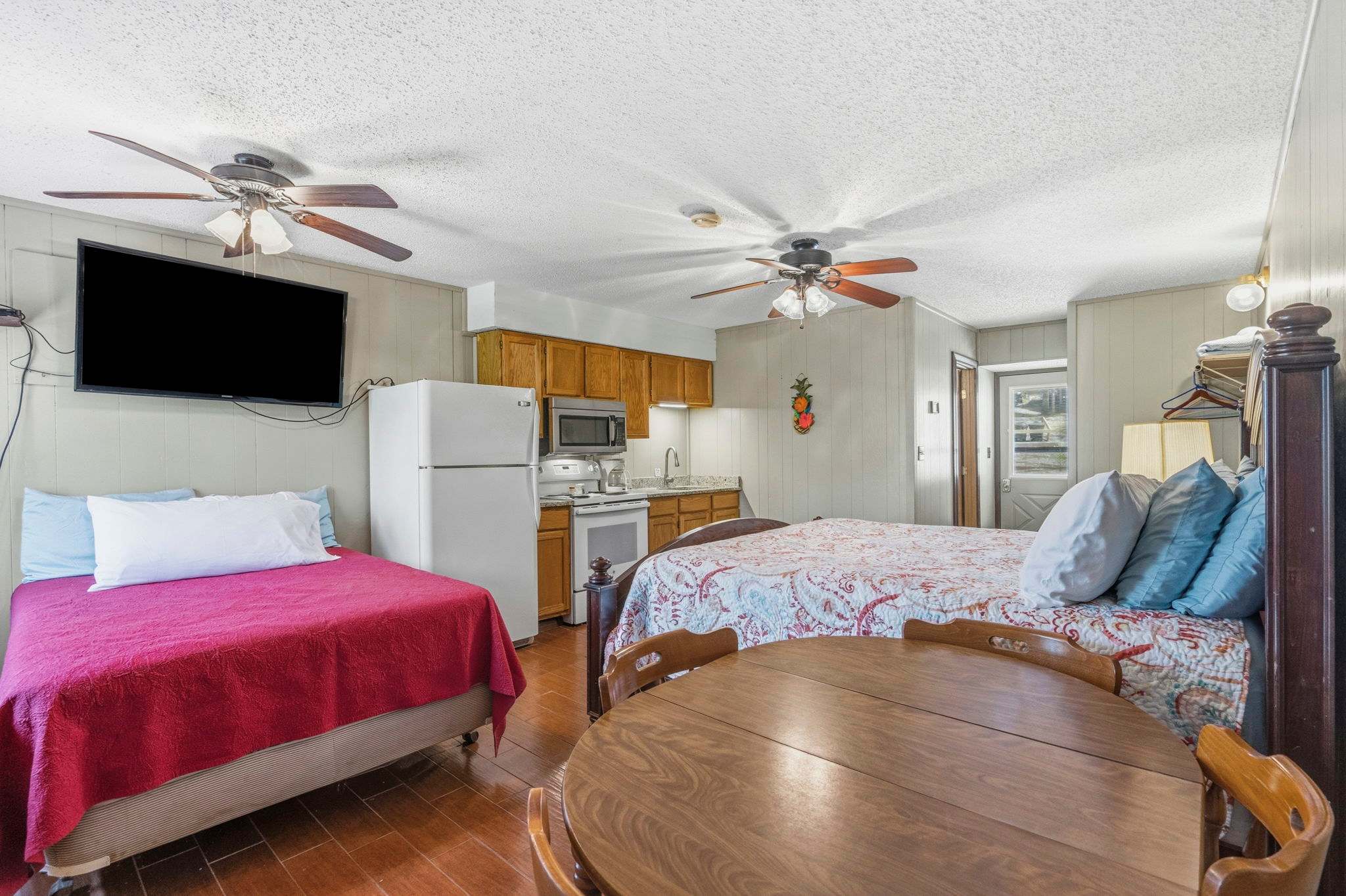 Studio bedroom with king and double bed