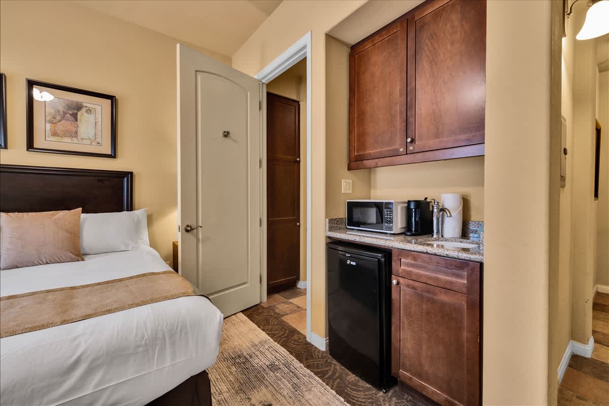 Villa Sunstone Studio #C - Photo 4