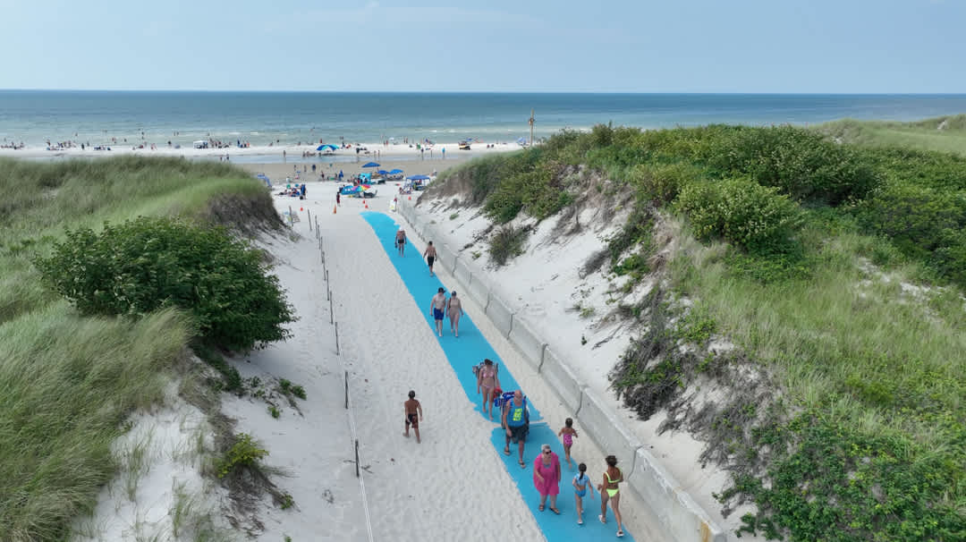 Minutes to Mayflower Beach, Large Backyard, AC! — Dennis, MA — vacation rental