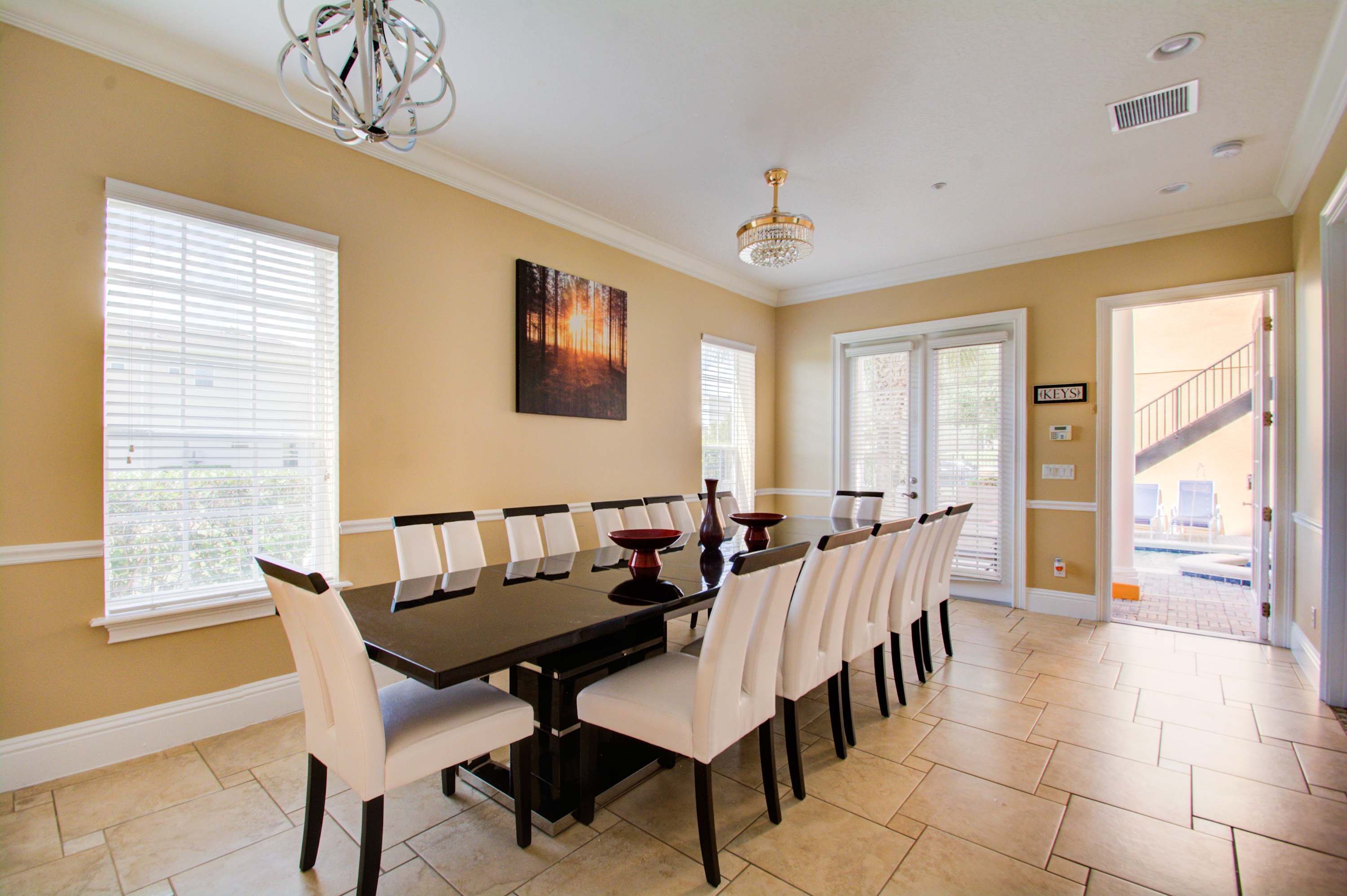 Kissimmee Villa: 6BR, 7BA, Sleeps 18, Pool