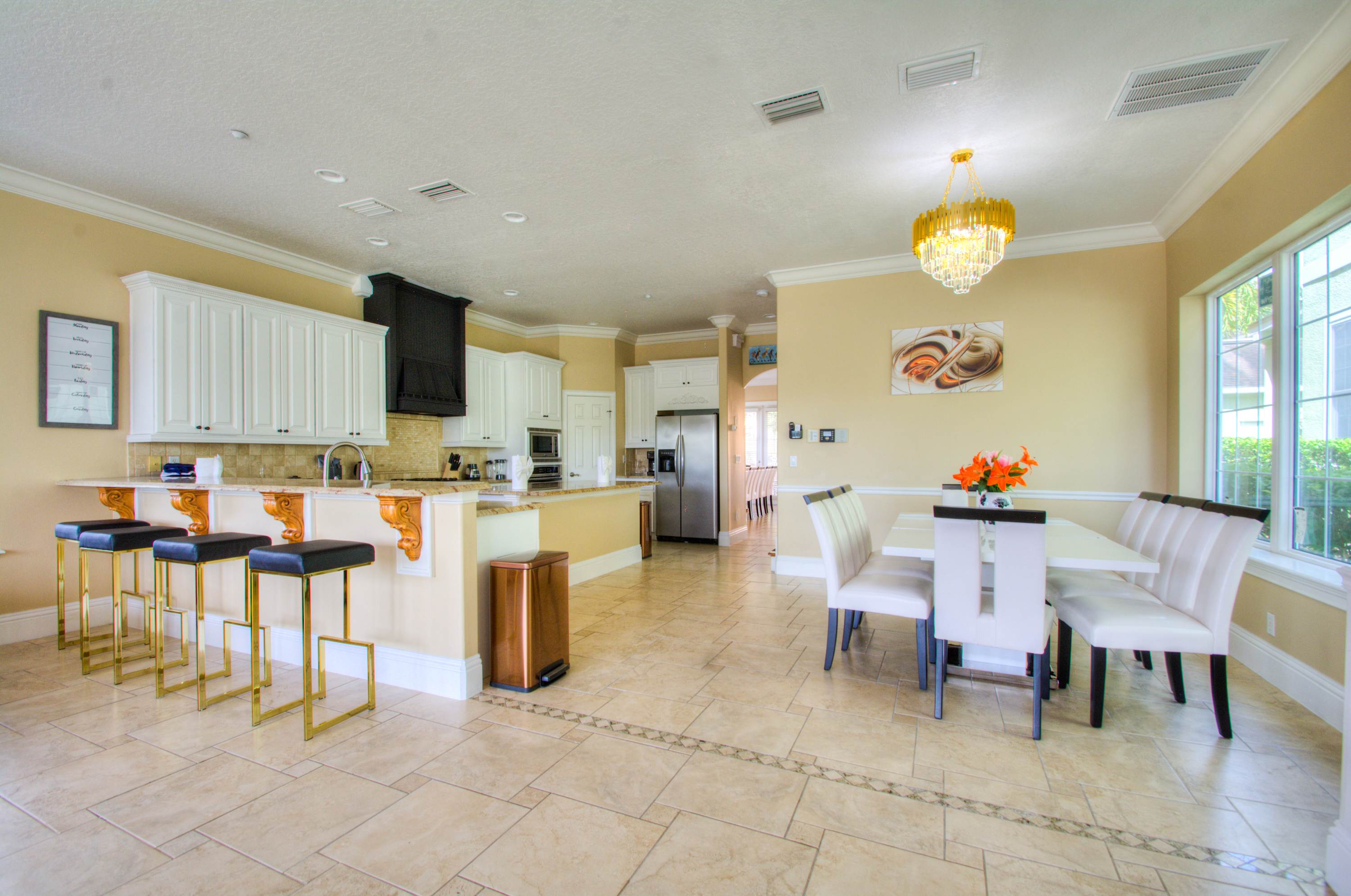 Kissimmee Villa: 6BR, 7BA, Sleeps 18, Pool