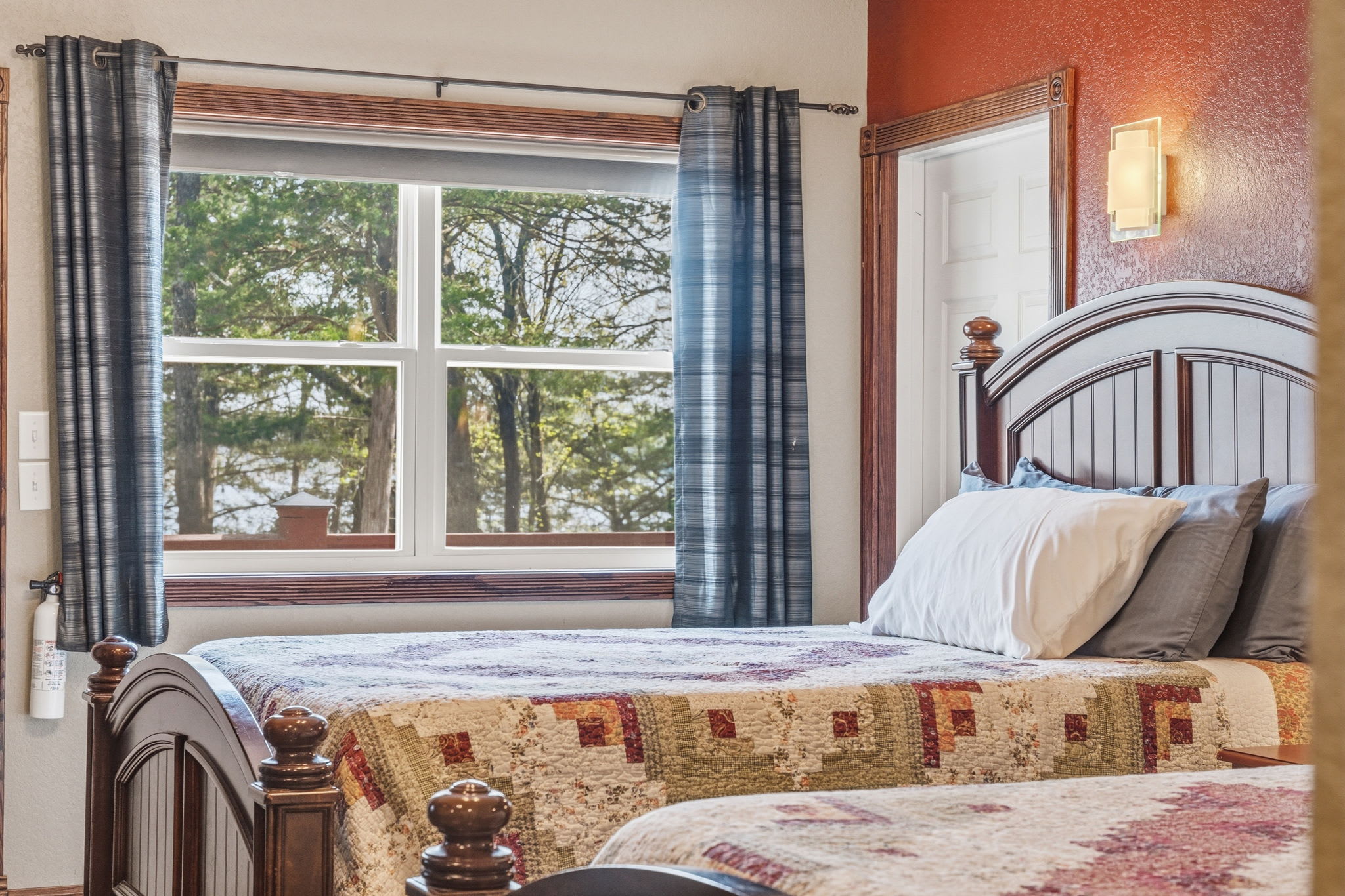 Wake Up on the Water | Lakefront Studio