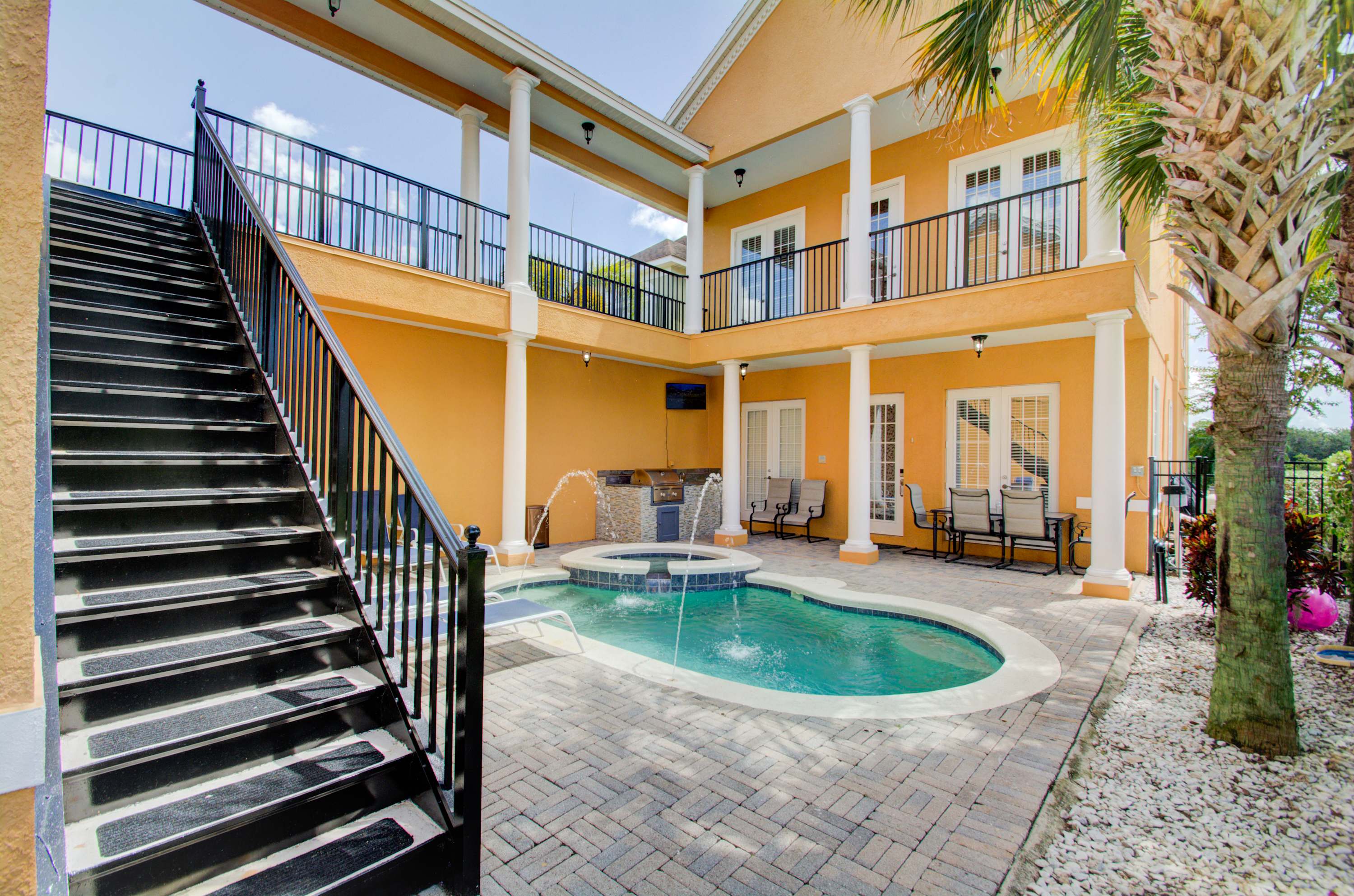 Kissimmee Villa: 6BR, 7BA, Sleeps 18, Pool