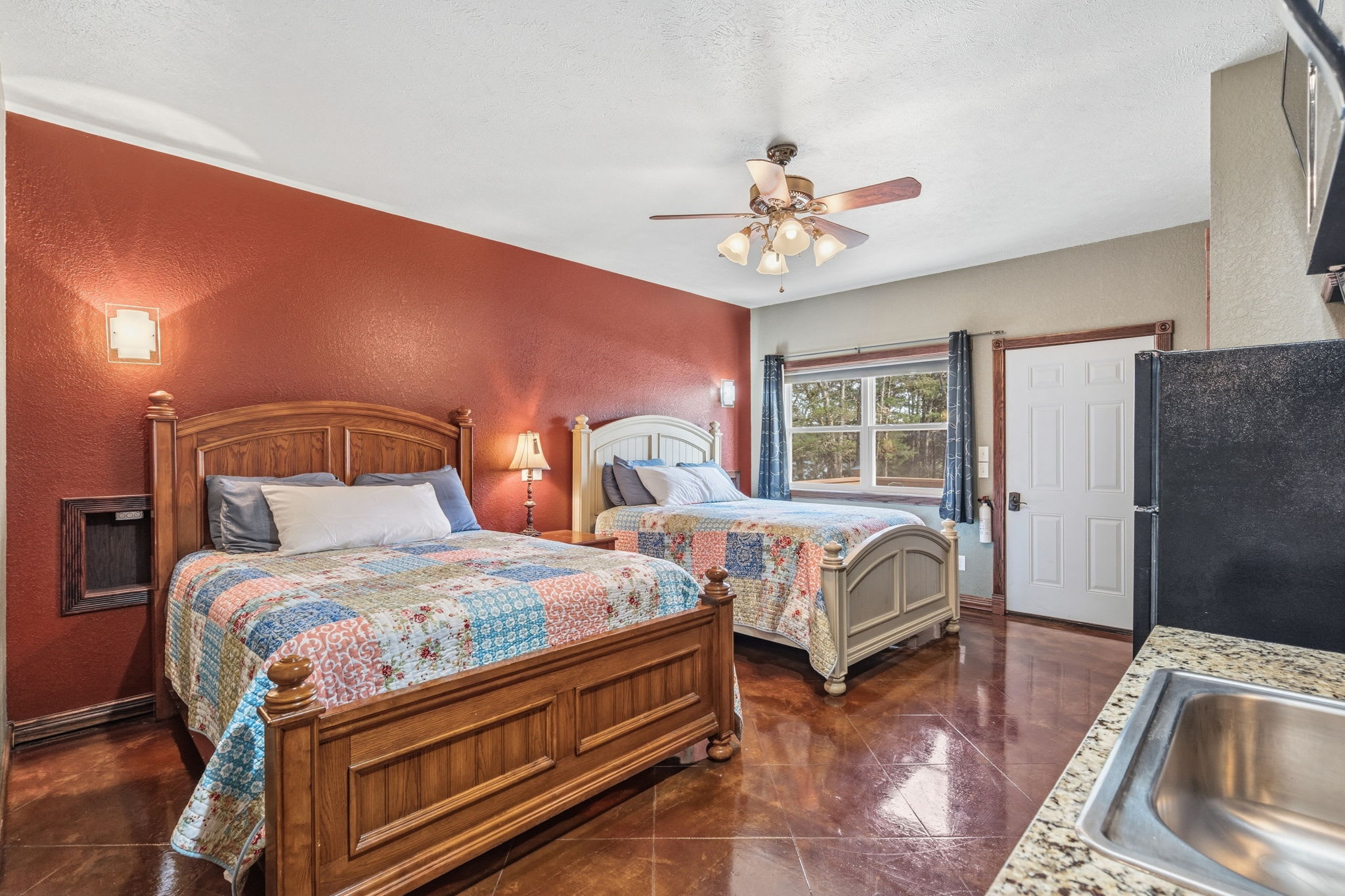 Cozy Lakefront Studio | Boat Slip Included