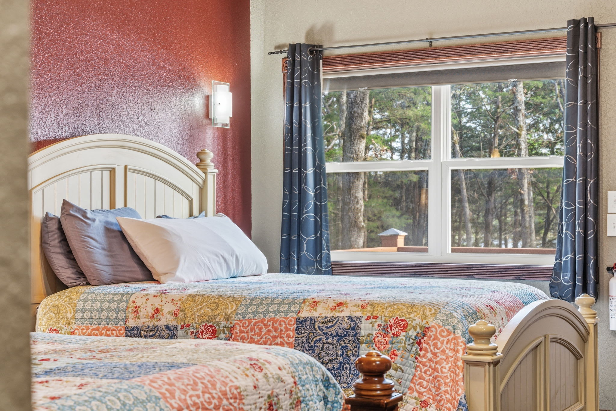 Cozy Lakefront Studio | Boat Slip Included