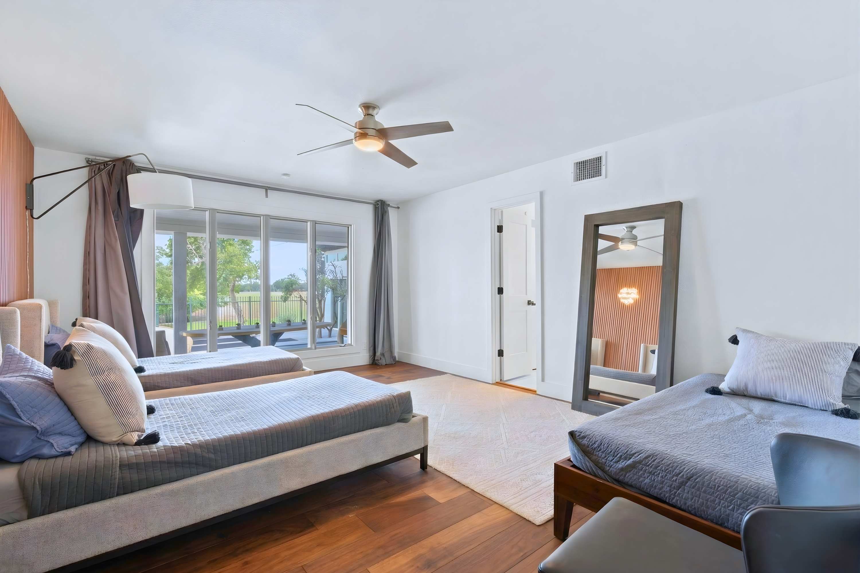 3 Twin beds | Sleeps 3 | Spacious bedroom with ensuite