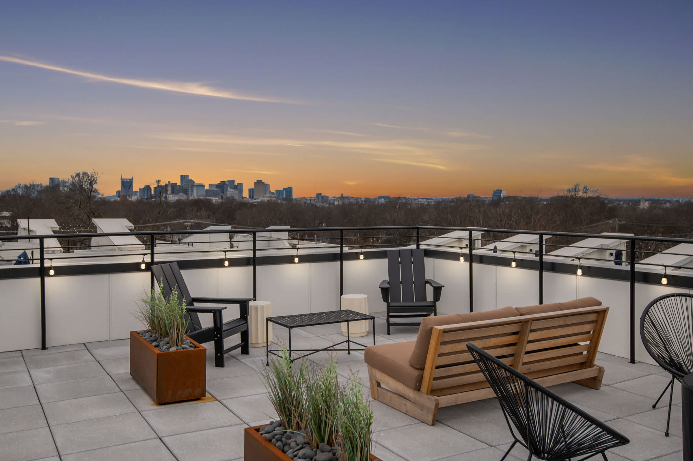 Modern East Nashville Condo Free Parking Near DT