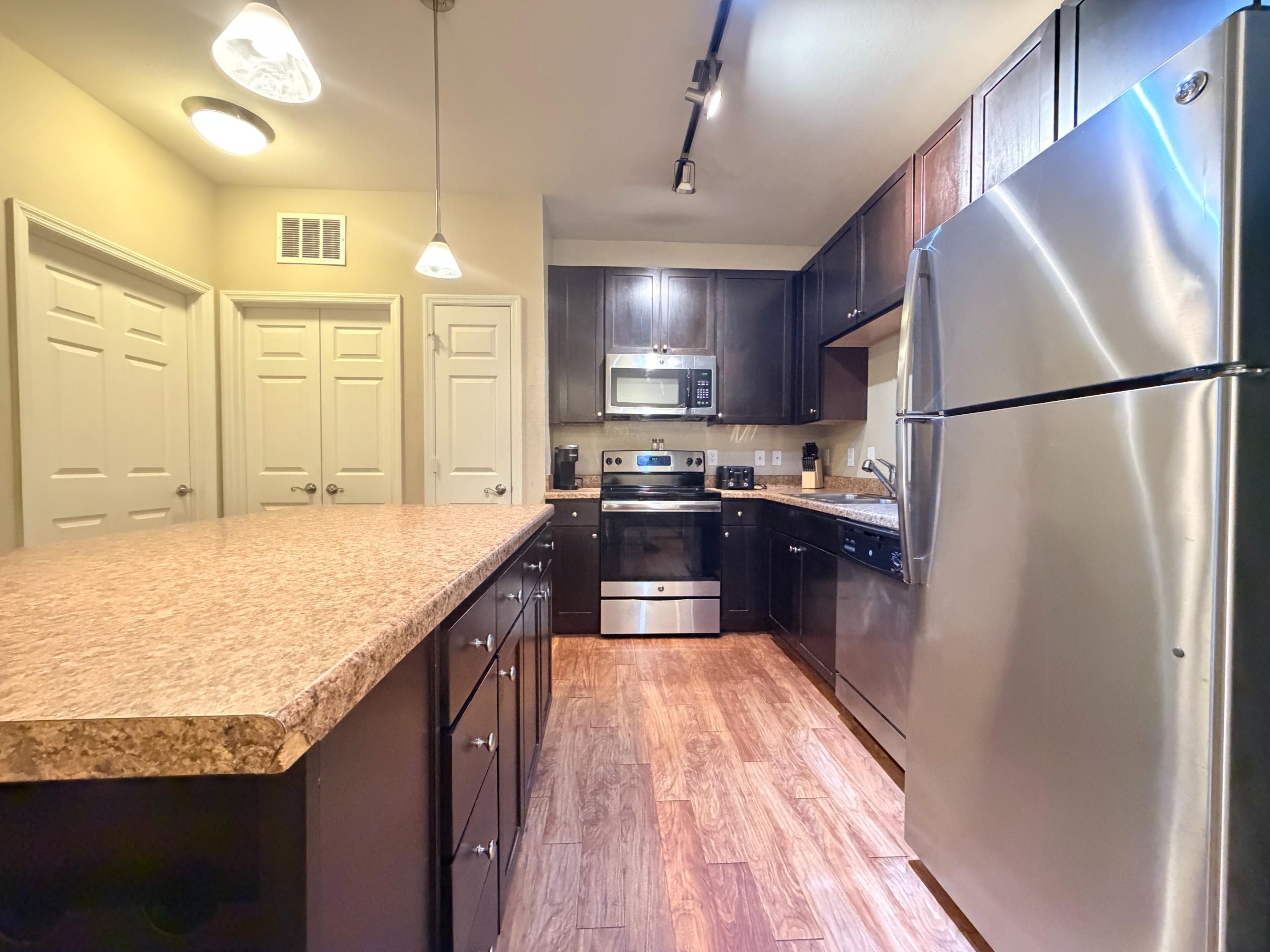 1st Floor Apt with Nature Views, Prime North Tampa