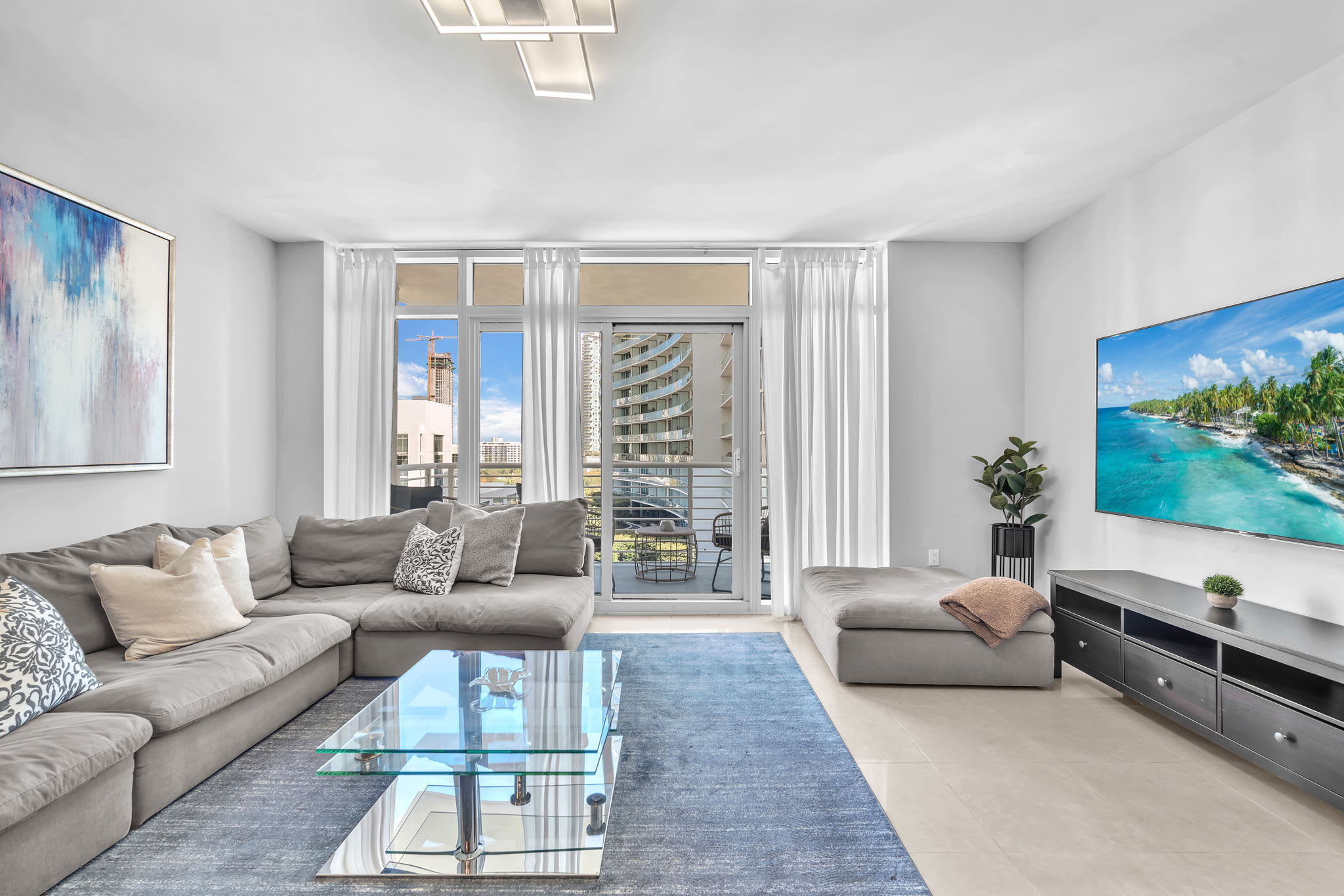 Downtown Miami Escape ā Pool & Free Parking