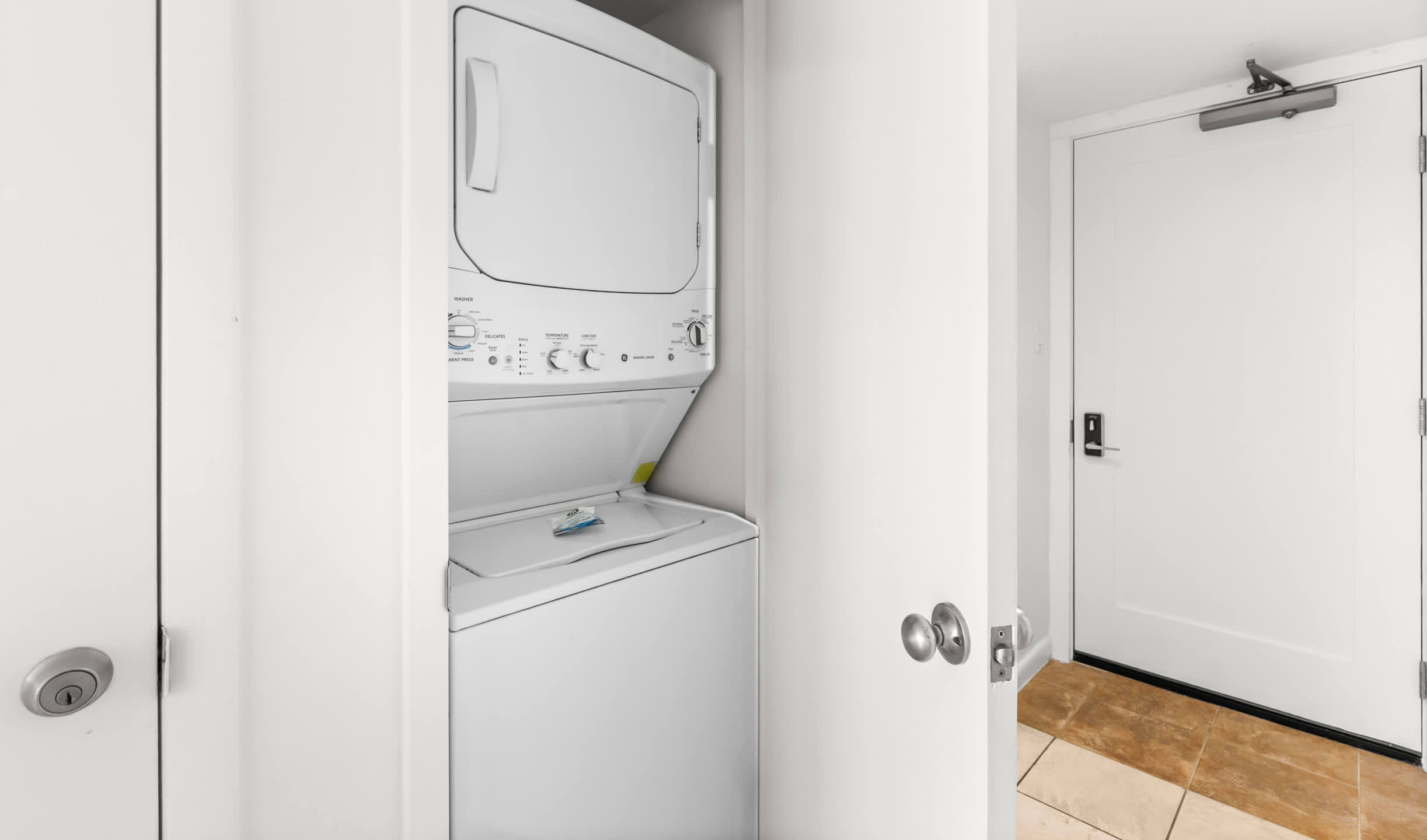 One Seagrove Place 0701 15