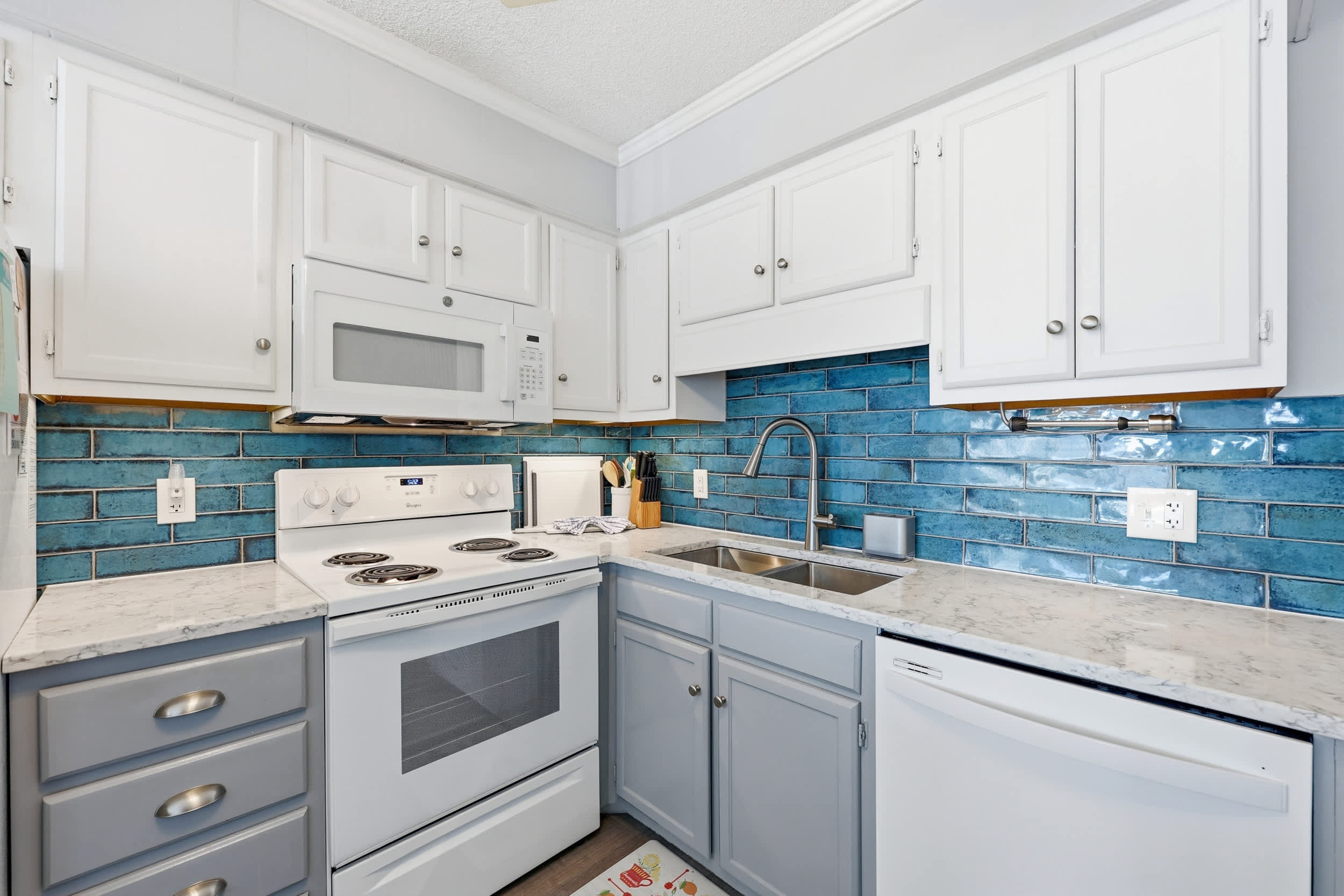 Golden Mile Oceanview Retreat