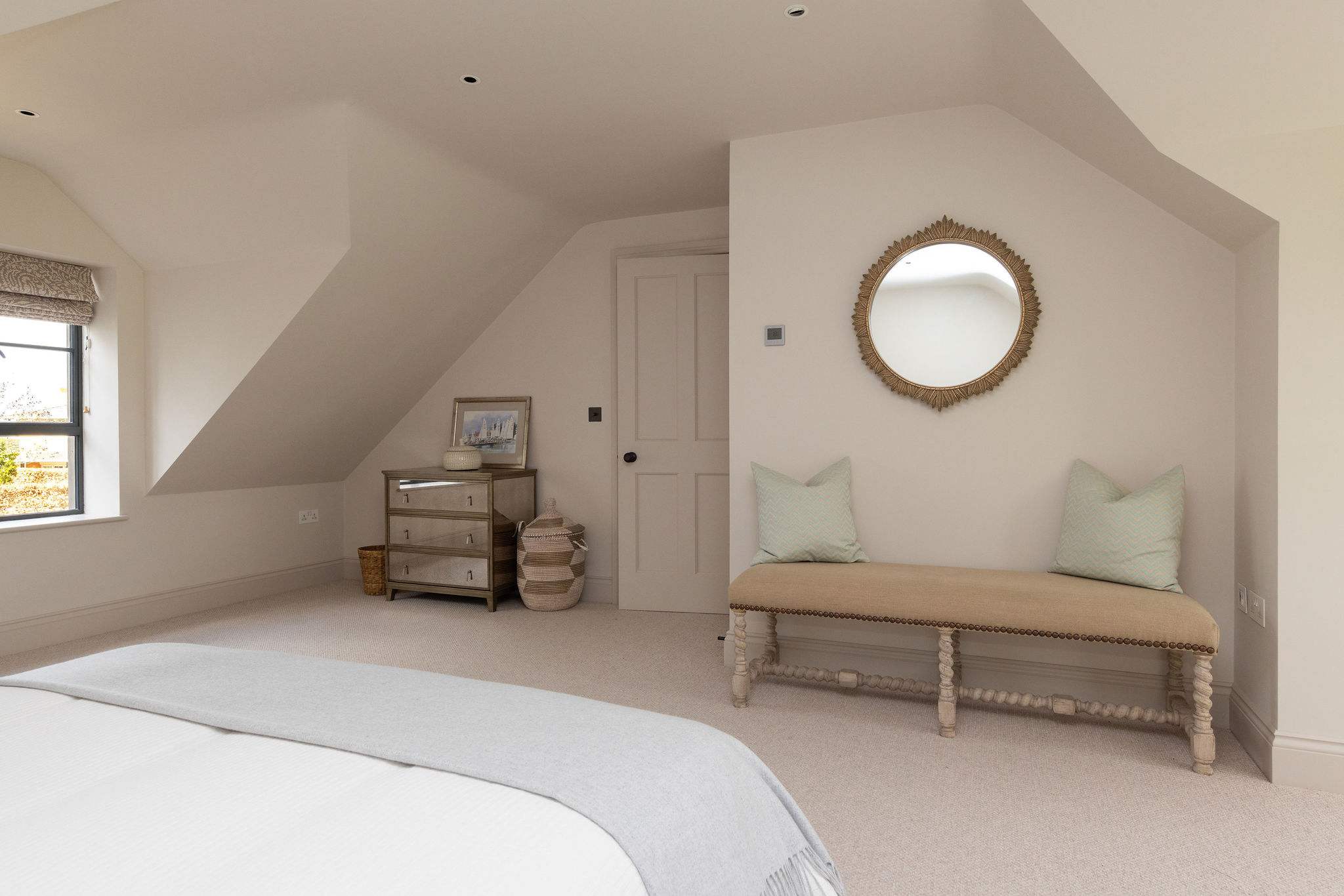Cosy loft bedroom with charming details, a reading nook, and a peaceful, relaxing atmosphere.