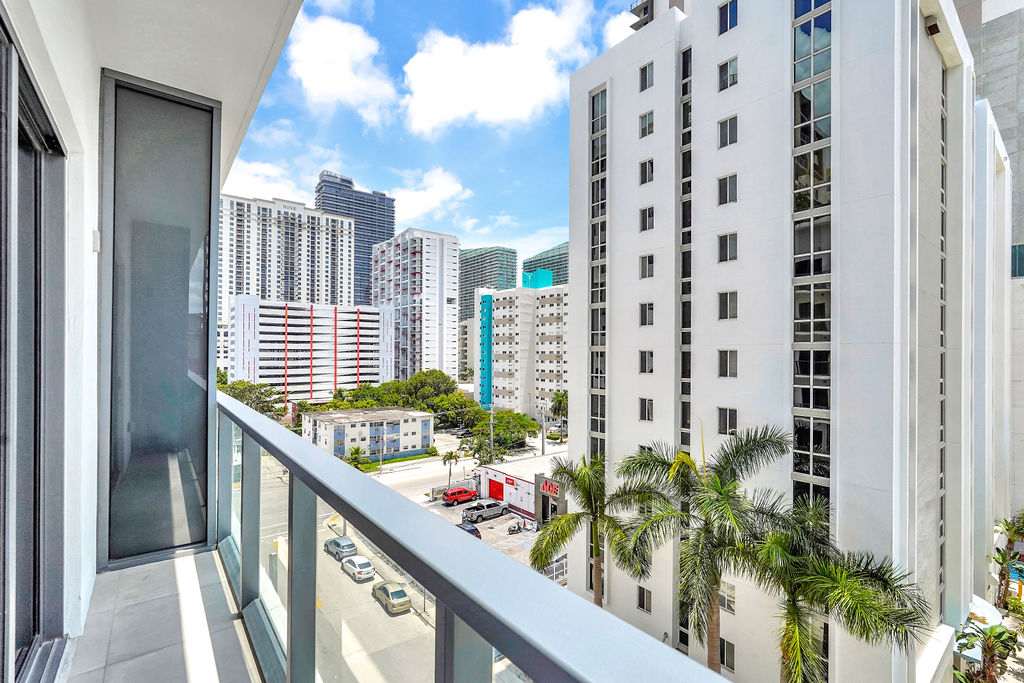 Modern Brickell Studio - City Views