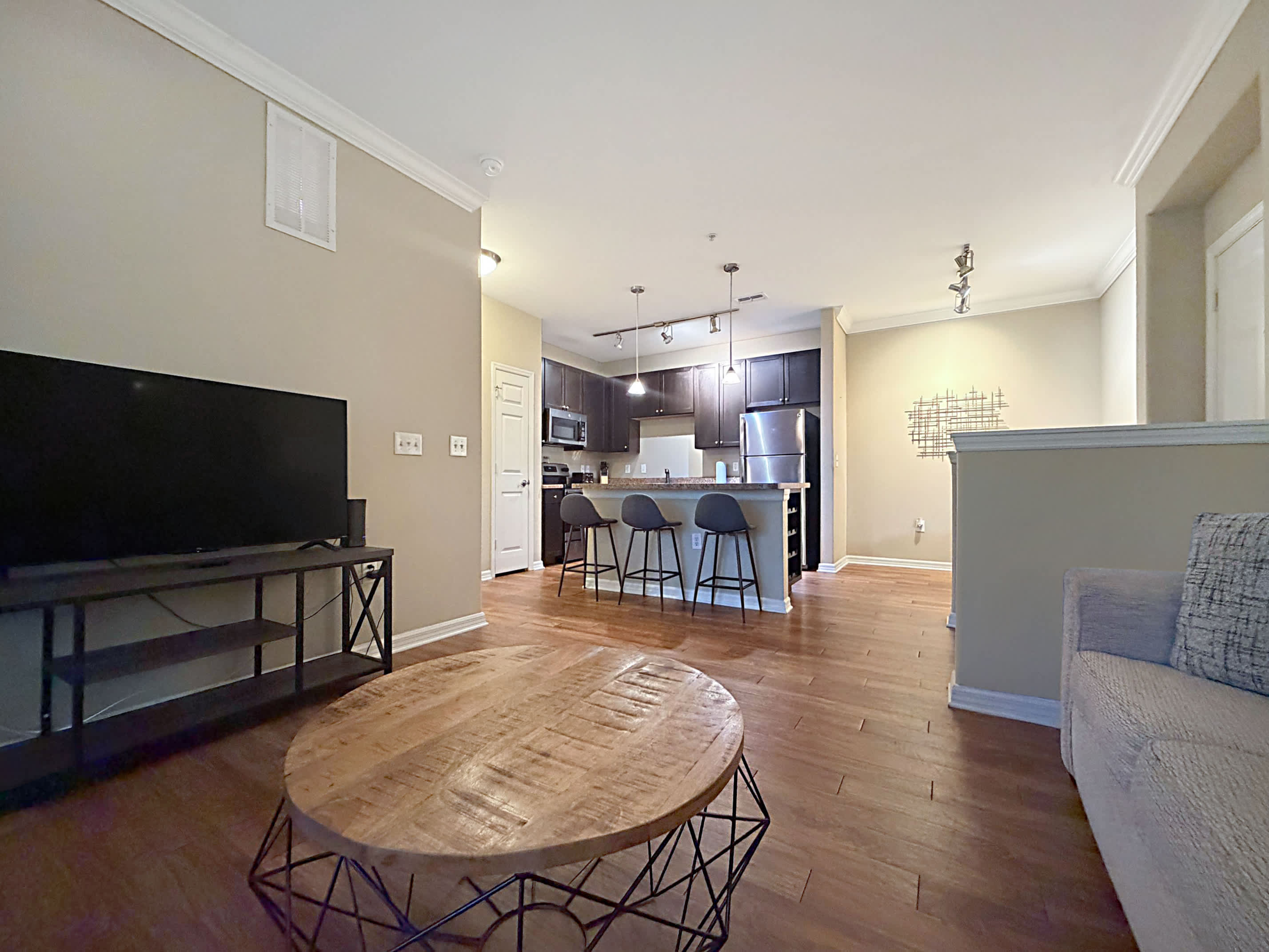 1st Floor Apt with Nature Views, Prime North Tampa