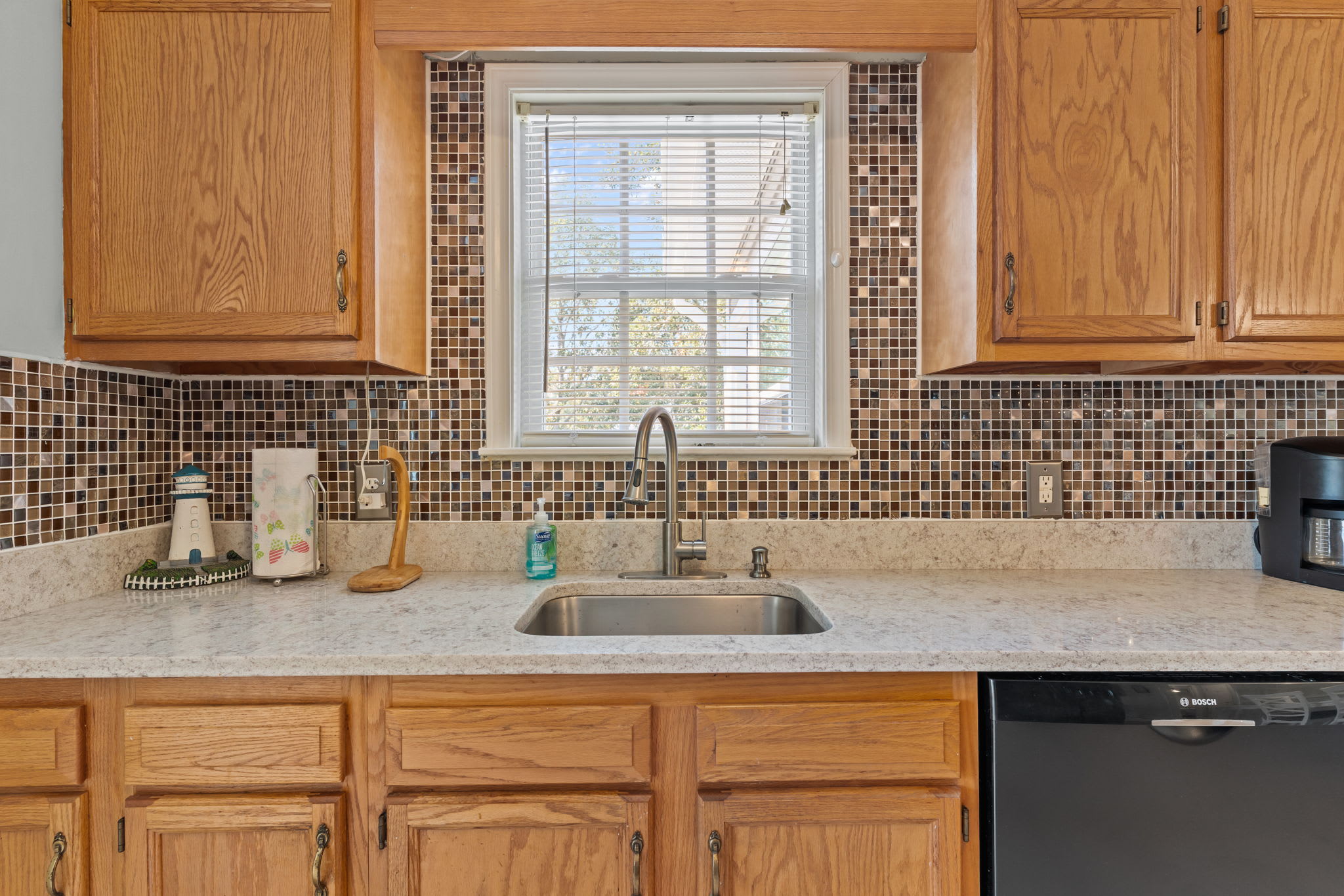 Breaking Tables Waves | Photo 11