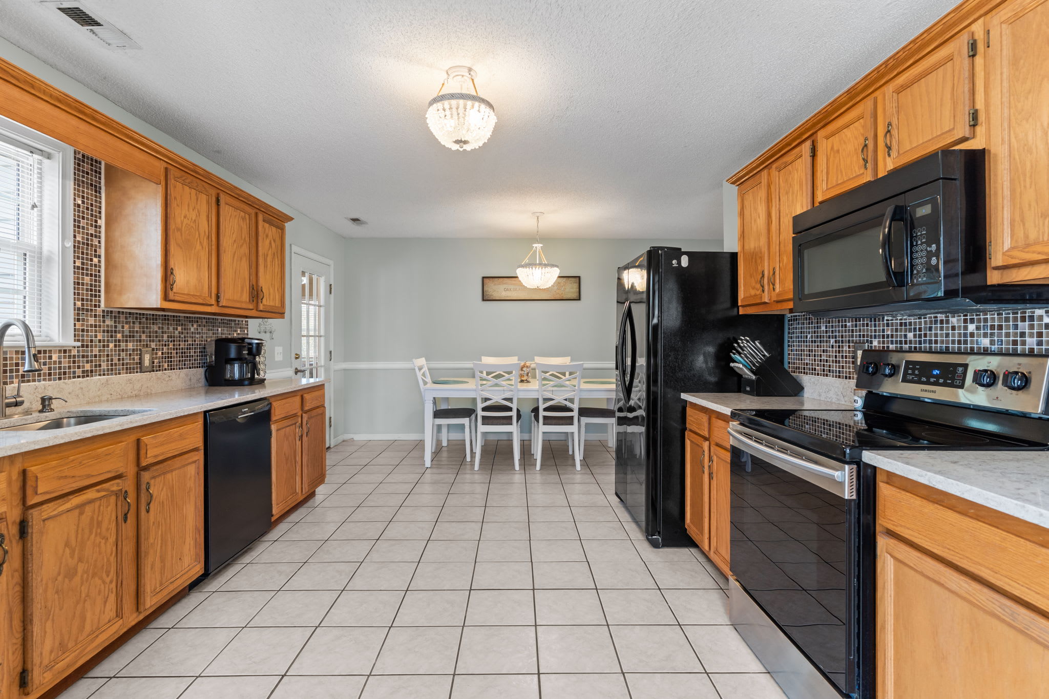 Breaking Tables Waves | Photo 8