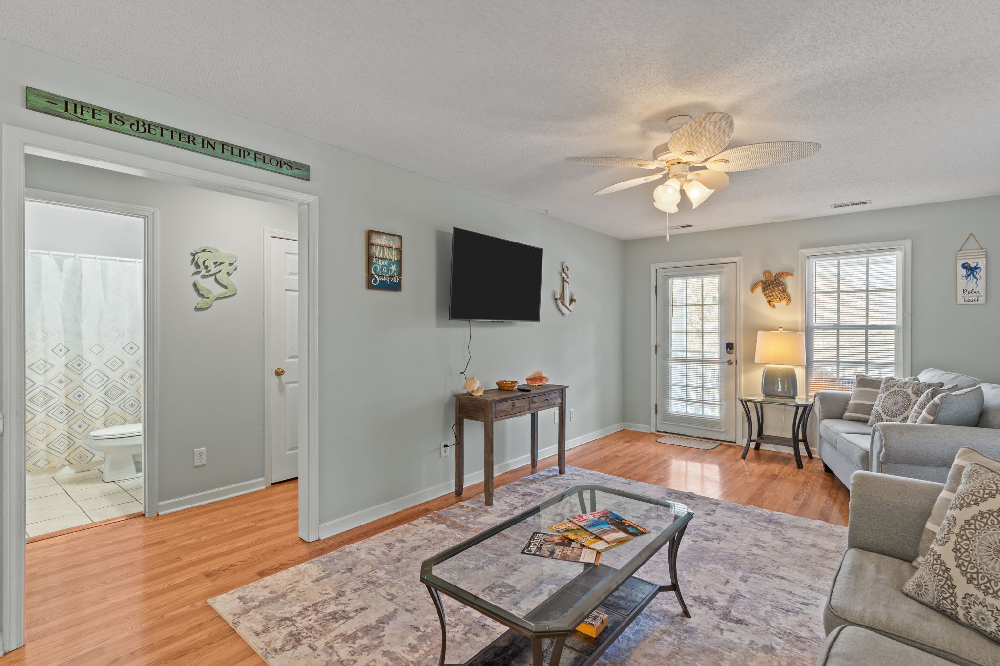 Breaking Tables Waves | Photo 13