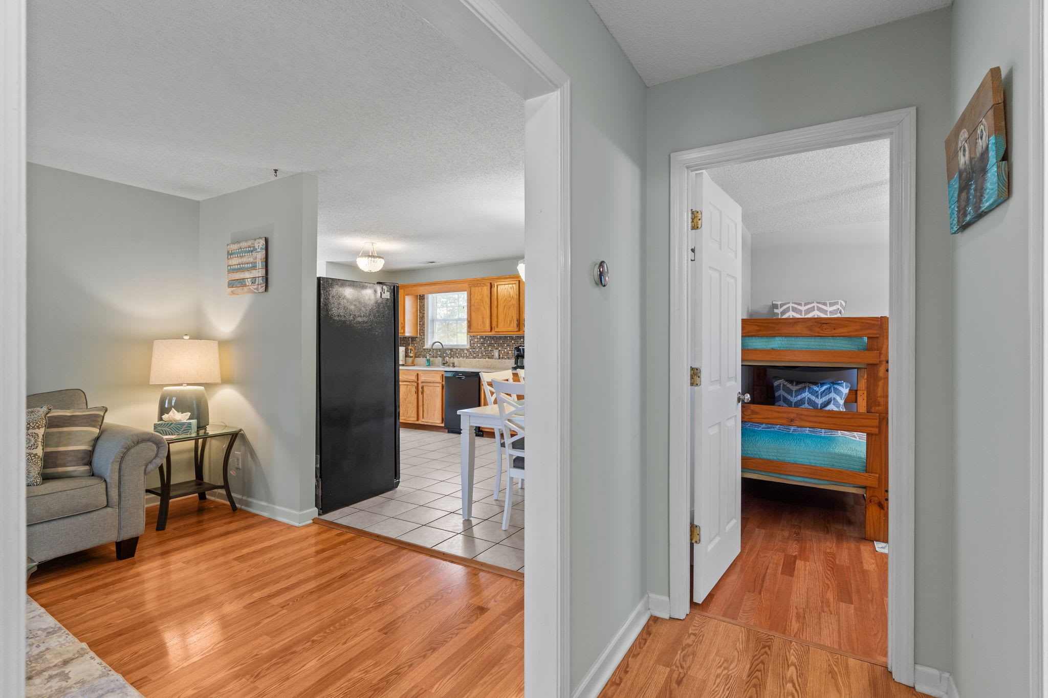 Breaking Tables Waves | Photo 14