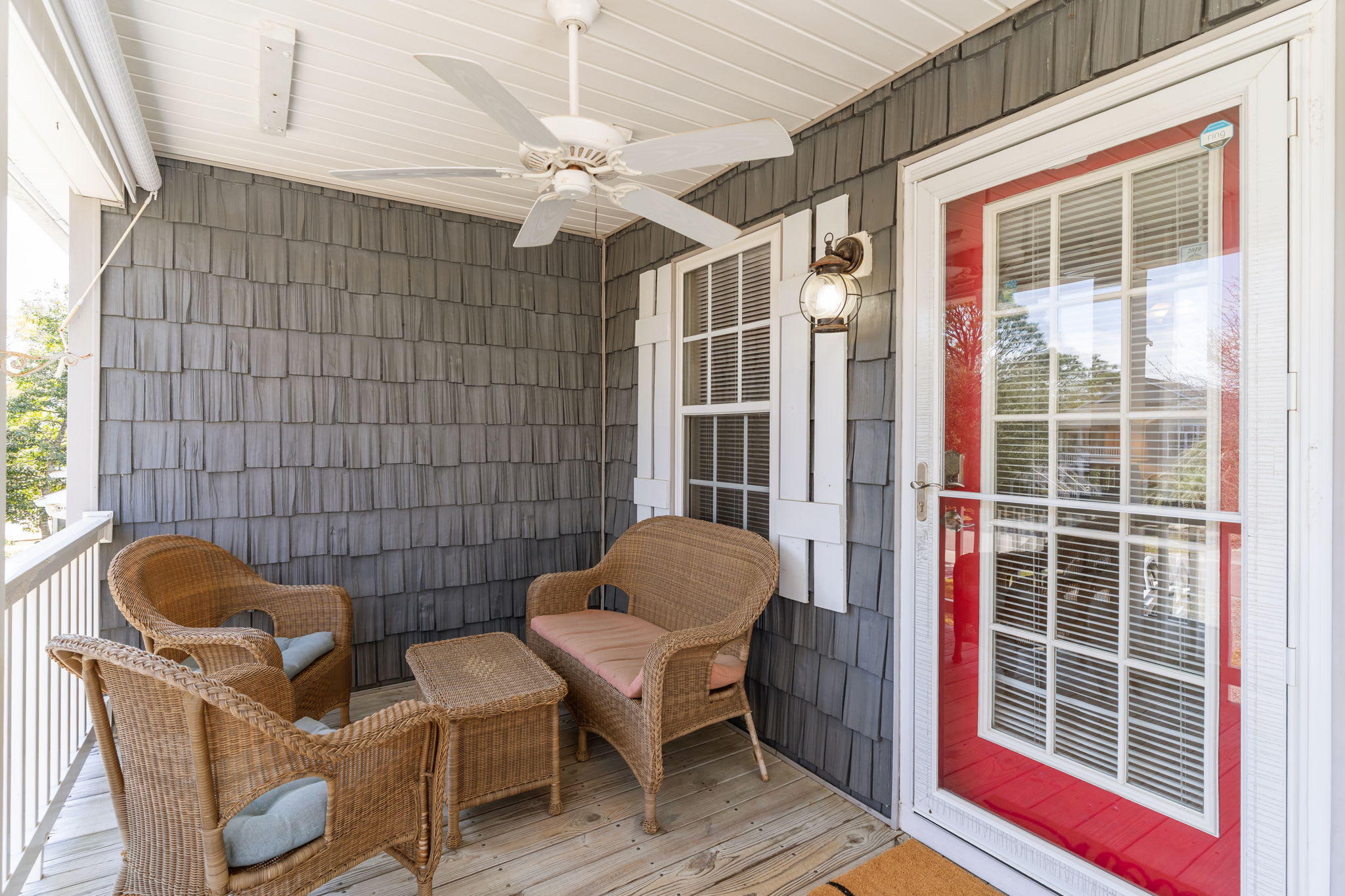 Breaking Tables Waves | Photo 21